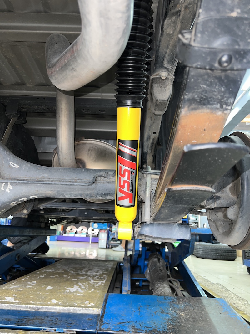 Isuzu D-Max ตัวเตี้ย อัปเกรดด้วยโช้คอัพ YSS DTG สิ่งที่จะได้รับหลังจากติดตั้ง: ฟีลลิ่งนุ่มนวล มั่นใจ: ด้วยเทคโนโลยี VVSC ที่ช่วยให้รถนุ่มนวลเมื่อขับช้า และหนึบแน่นเมื่อใช้ความเร็ว ควบคุมรถได้ดีขึ้น: ลดอาการโคลงและโยนตัวของรถ ทำให้เข้าโค้งมั่นใจกว่าเดิม เหมาะกับการใช้งานประจำวัน ทนทานคุ้มค่า: โช้คอัพ Twin-Tube คุณภาพสูง ทำงานได้อย่างเสถียร จบครบทุกปัญหา: ติดตั้งตรงรุ่นโดยทีมช่างผู้เชี่ยวชาญ พร้อมบริการตั้งศูนย์ด้วยเครื่องมือที่ทันสมัยที่สุด เหมาะสำหรับใคร? เจ้าของ D-Max ตัวเตี้ย ที่ต้องการ เปลี่ยนโช้คอัพทดแทนของเดิม ที่เสื่อมสภาพ ผู้ที่ต้องการยกระดับ Performance ให้ดีกว่าโช้คเดิมติดรถ ในงบประมาณที่คุ้มค่า 👉 เปลี่ยนรถคุณให้ขับขี่สนุกและปลอดภัยกว่าเดิม! นัดหมายเข้ารับบริการได้เลยครับ 📌 สอบถามข้อมูลเพิ่มเติม หรือนัดหมายเข้ารับบริการ ☎️ : 08-6569-1915 ☎️ : 08-6544-5963 💬 Line id : @88rw 📍 Location : https://goo.gl/maps/HrNUAZXPN94KvxZ98 🌐 Facebook : https://www.facebook.com/88rwtire #Isuzu #Dmax #Dmaxตัวเตี้ย #YSS #YSSSuspension #DTG #โช้คอัพ #ช่วงล่าง #ยางเจริญรุ่งเรือง #นนทบุรี #งามวงศ์วาน