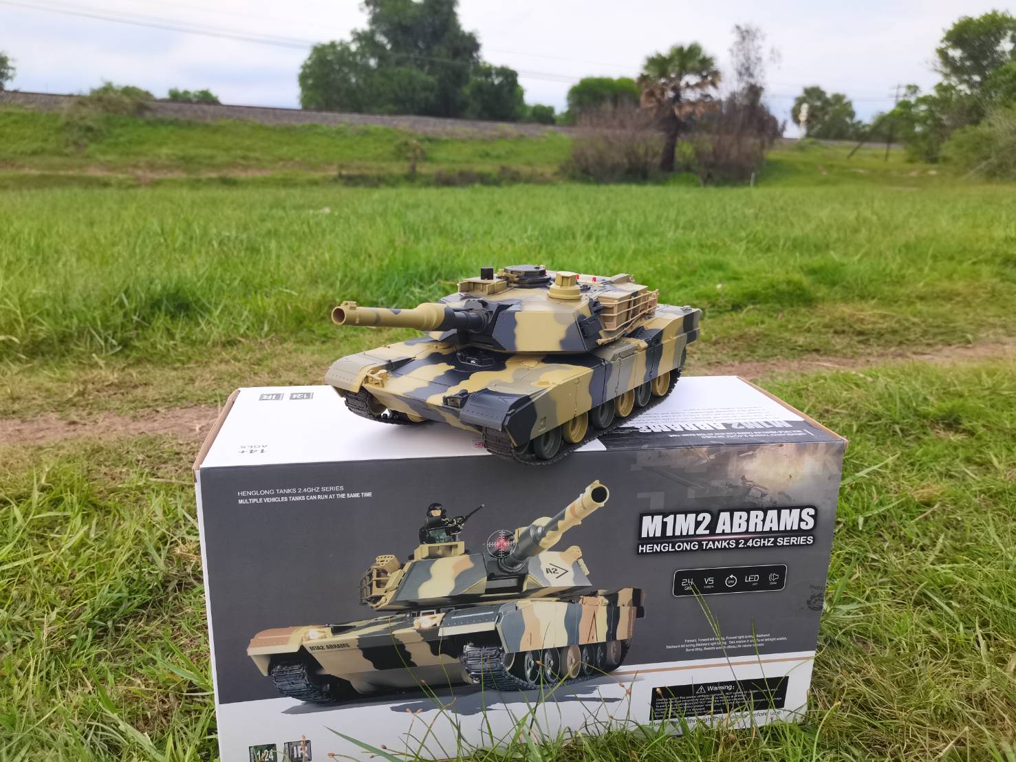 รถถังบังคับวิทยุ HENG-LONG M1M2 ABRAMS 3816-1ชุดพร้อมเล่น ยิงกระสุน มีเสียงเครื่องยนต์ ระบบ 2.4G รถถังบังคับ HENGLONG M1M2ABRAMS RCTANKS ระบบชุดสายพาน แบตเตอรี่พร้อมเล่นยิงกระสุนได้