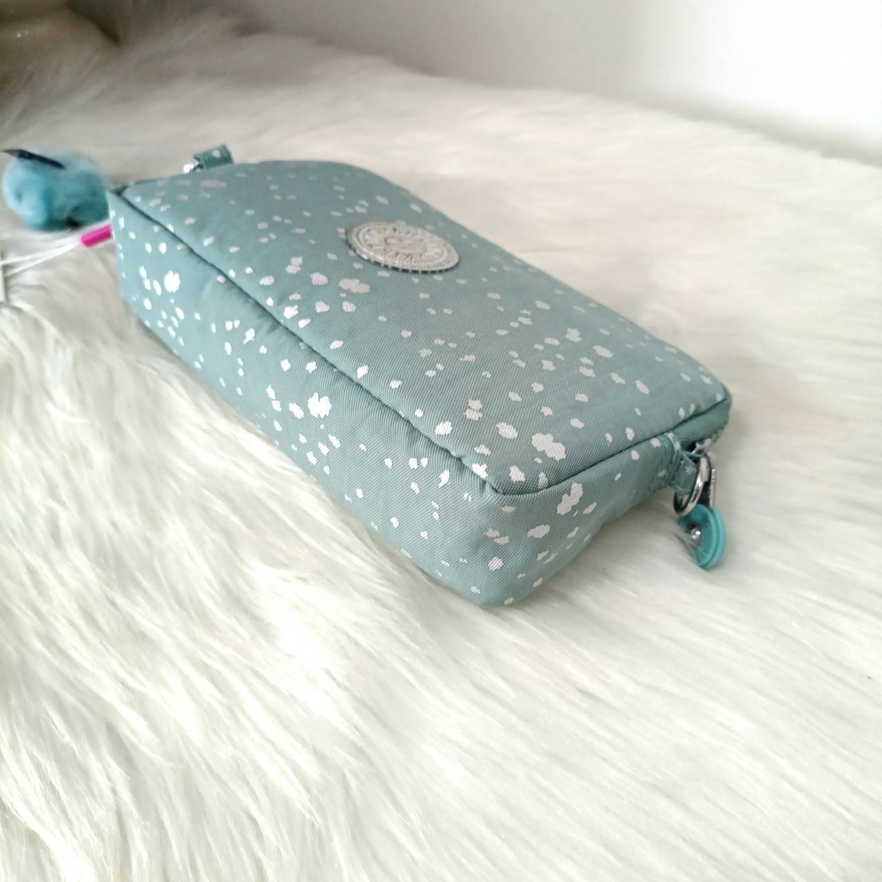 KIPLING กระเป๋าสตางค์ซิปรอบ ใบยาว Seoul up clutch & sling bag