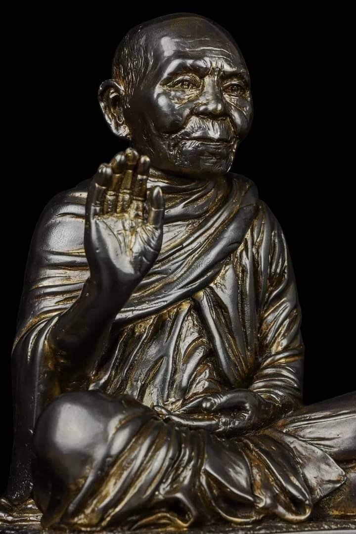 รูปหล่อองค์บูชาพ่อท่านคล้าย วาจาสิทธิ์ ขนาด 5 นิ้ว ปี63 วัดหน้าพระบรมธาตุ จ.นครศรีธรรมราช ของแท้ 100% ออกจากวัดโดยตรง สำเนา