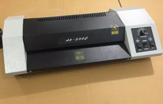 เครื่องเคลือบบัตรขนาด A3 รุ่น Laminator 3-330c