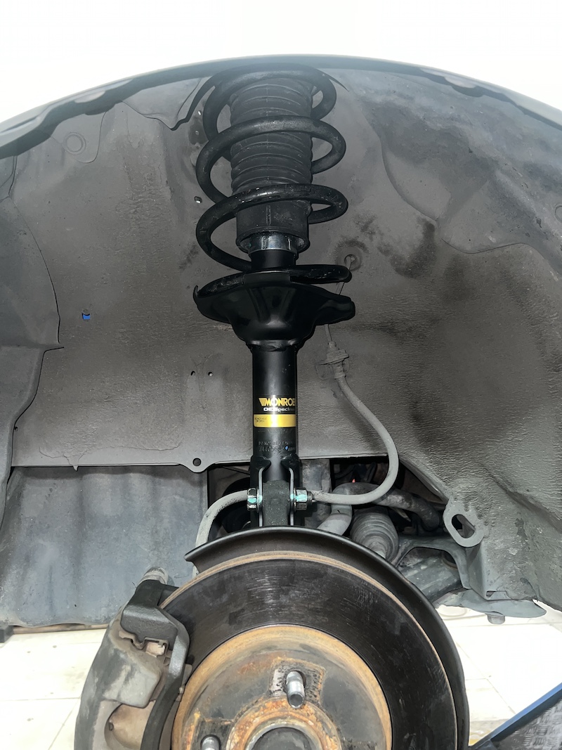 ติดตั้งโช้คอัพ Monroe OE Spectrum พร้อมอะไหล่ครบชุด สำหรับ Toyota Vios Gen1 อัปเกรดฟีลลิ่งรถยุโรป ที่ร้านยางเจริญรุ่งเรือง นนทบุรี