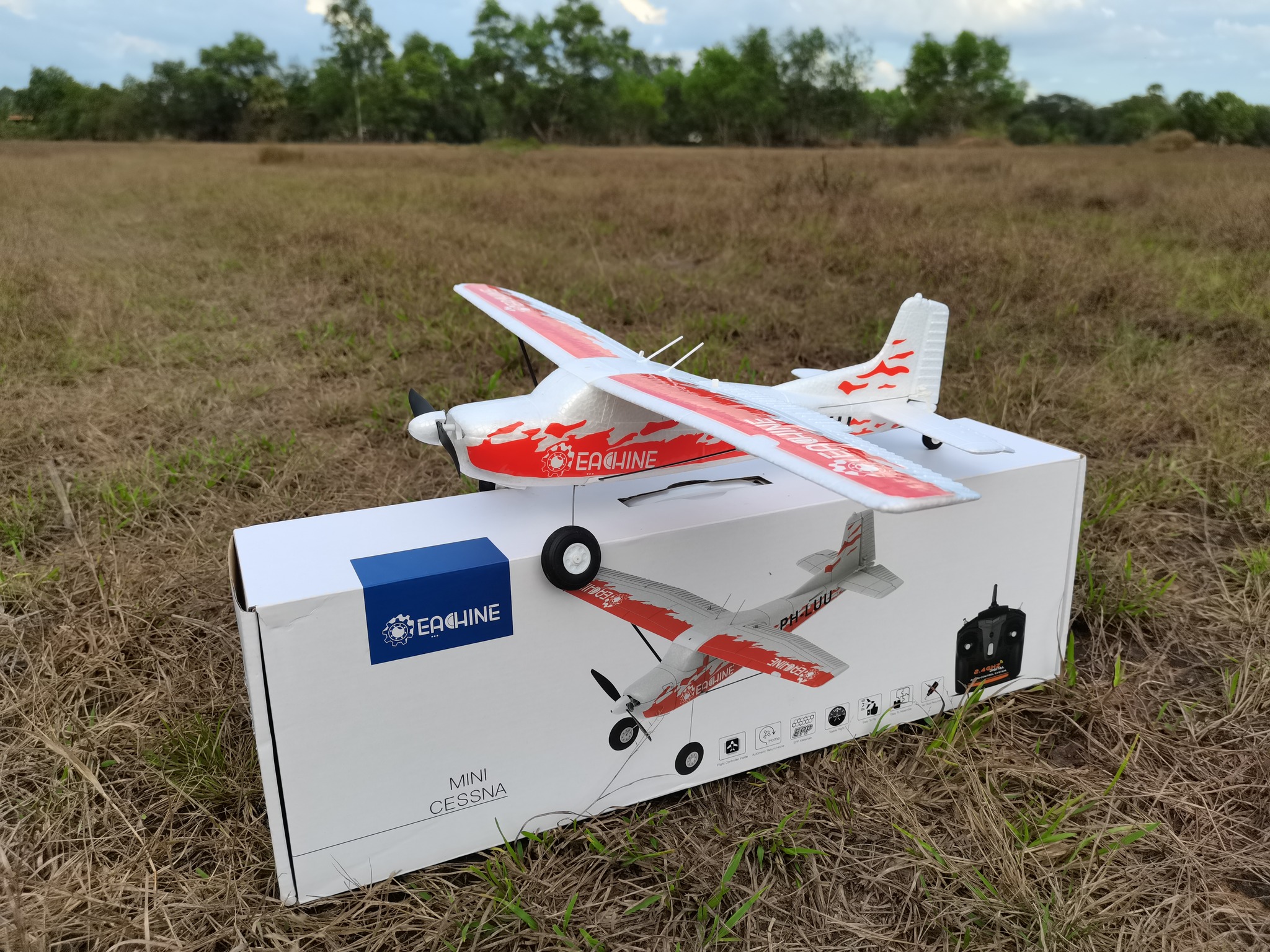 เครื่องบินบังคับวิทยุ Eachine mini cessna182-4Ch 2.4GHZ สินค้าชุดพร้อมเล่น