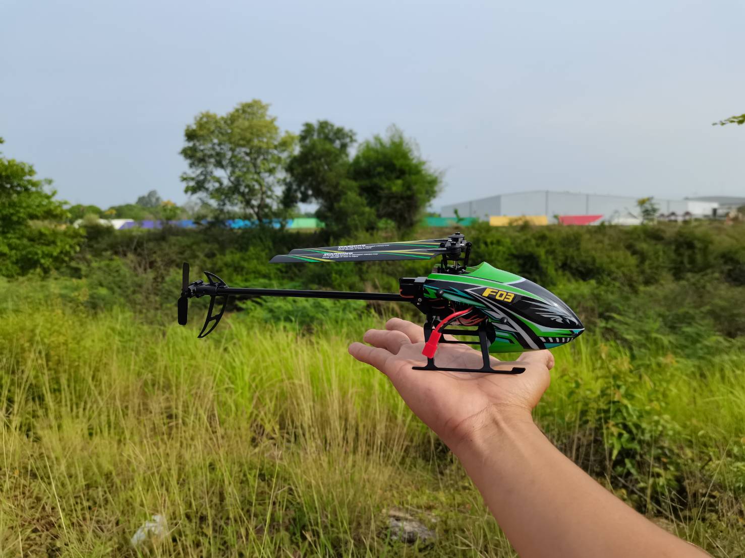 YU XIANG F03 HELICOPTER RC 4CH 2.4GHZ เฮลิคอปเตอร์บังคับวิทยุ รุ่น F03 ชุดพร้อมเล่น มีระบบล็อคความสูงควบคุมง่าย แบต 7.4 700A บินนานต่อเนื่อง 15นาที