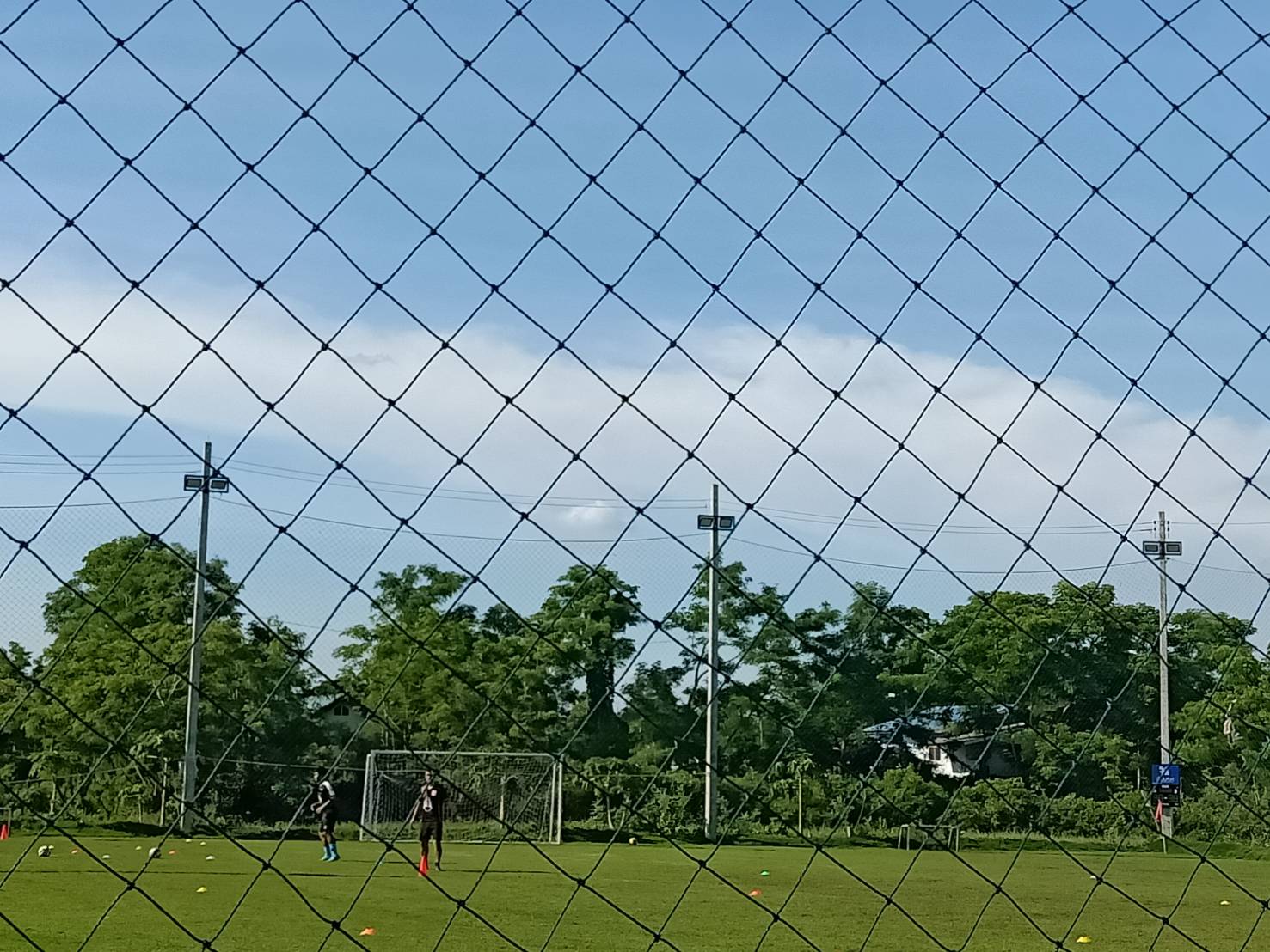 ความสูง 6 เมตร⭐ตาข่ายกันบอลออกจากสนาม รุ่นมาตรฐาน⭐ทนแรงกระแทก ตาข่ายกัน UV