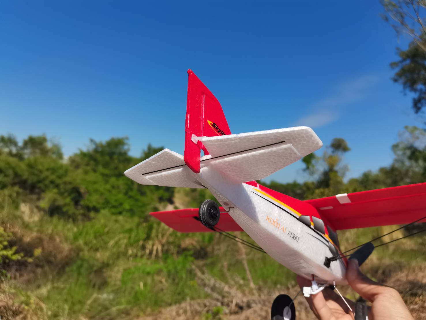 เครื่องบินบังคับ KOOTAI A560 RC 2.4 GHZ 4CH บินไกล 200เมตร EPP 1504 มอเตอร์ Brushless มีไฟ Gliding RC เครื่องบิน RTF