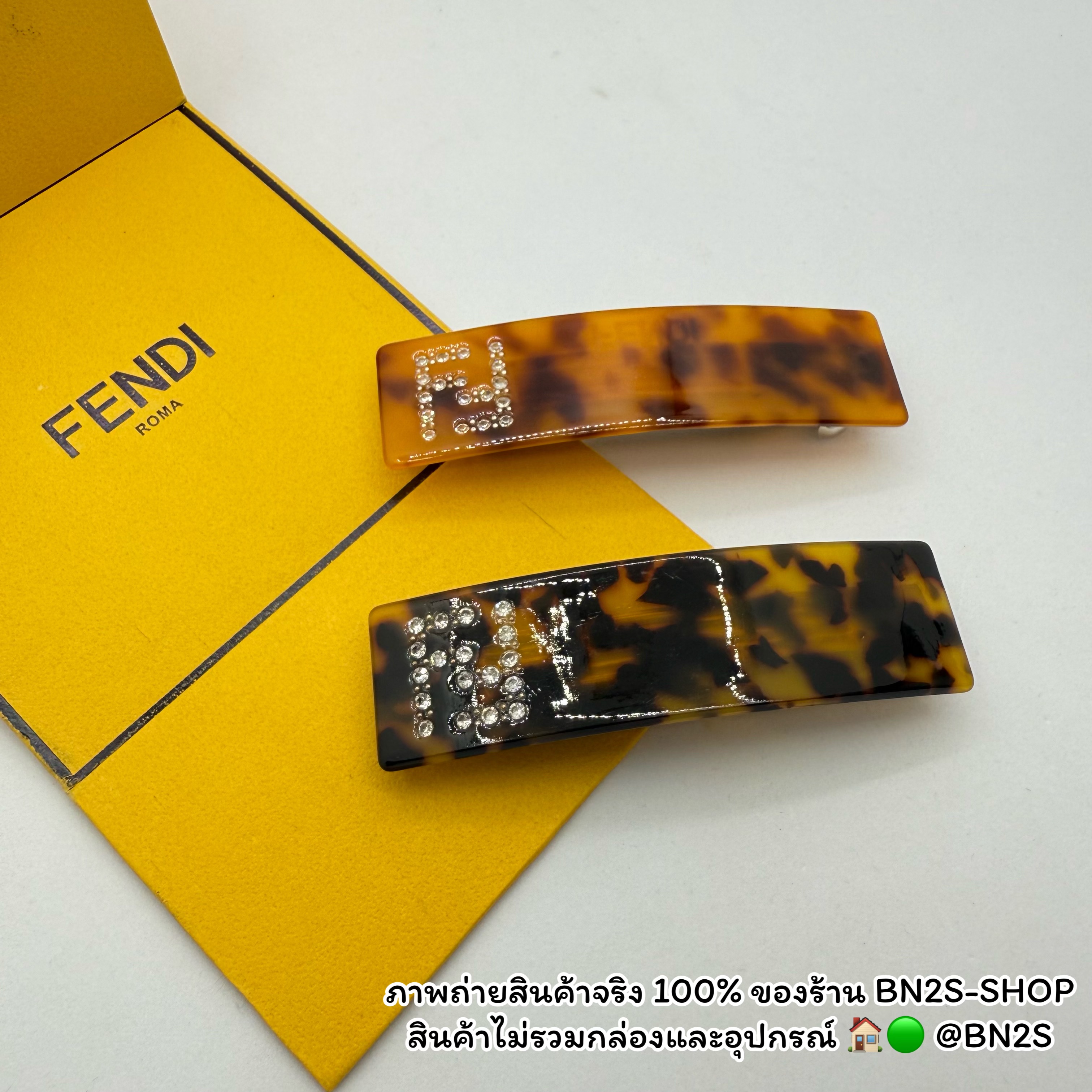สีน้ำตาลอ่อน | Fendi กิ๊บหนีบผมอะคลิลิค แบบสปริง มีสองสี พร้อมส่งในไทย