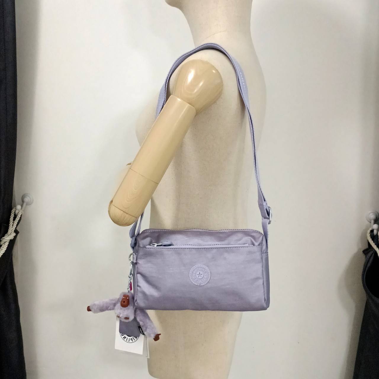 KIPLING คิปลิ้ง K16217 Seoul up sling bag คิปลิง กระเป๋าสะพายไหล่
