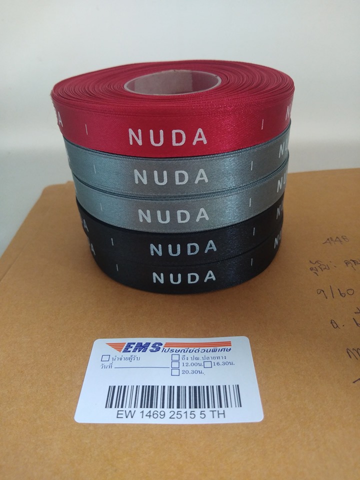 ป้ายคอเสื้อ เนื้อริบบิ้นซาติน 1.3 ซม. ริบบิ้นคละสี พิมพ์ขาว5 ม้วน