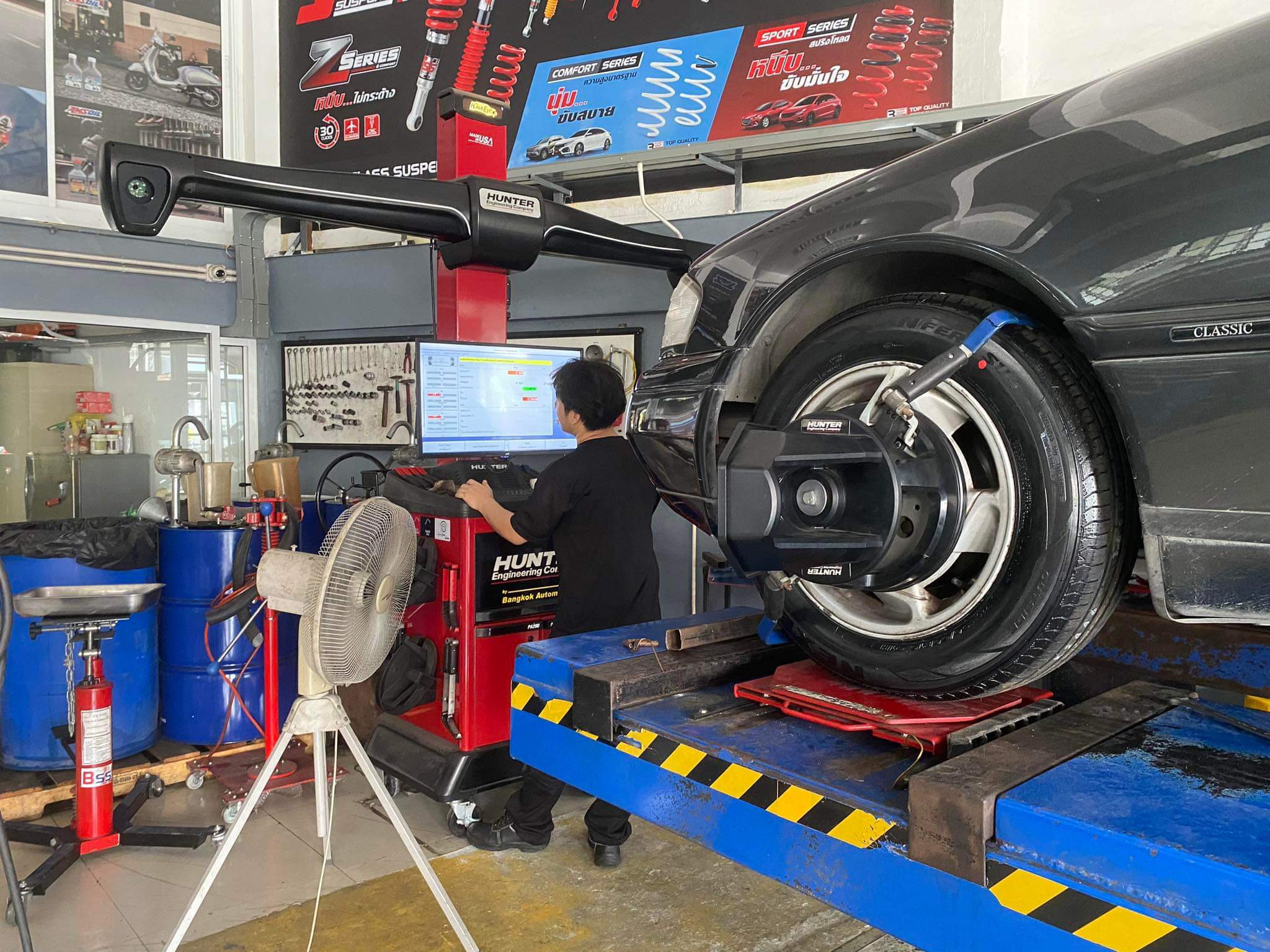 MERCEDES BEN W202 เปลี่ยนยางรถยนต์ เน้นใช้งานประจำวัน [+] NEXEN SU4 215/60R16 *เพื่อความสะดวกในการรับบริการ นัดหมายเวลาก่อนเข้ารับบริการทุกครั้งครับ 𝙊𝙪𝙧 𝙎𝙚𝙧𝙫𝙞𝙘𝙚 บริการทางร้านเรารับทำอะไรบ้าง 🔧 มียางรถยนต์ทุกยี่ห้อให้เลือกซื้อ 🔧 โช้คอัพ สปริง 🔧 เช็คช่วงล่าง แก้ปัญหาให้ตรงจุด 🔧 ติดตั้งยางแบบไร้รอย 100% 🔧 บริการสลับยาง ตามอายุ 🔧 บริการล้างลิ้นปีกผีเสื้อ 🔧 บริการเช็คระยะรถยนต์ 🔧 เปลี่ยนถ่ายของเหลวทั้งระบบ 🔧 ตั้งศูนย์ด้วยเครื่อง HUNTER นำเข้าจาก USA สอบถามข้อมูลเพิ่มเติม หรือนัดหมายเข้ารับบริการ ☎️ : 08-6569-1915 ☎️ : 08-6544-5963 Line id : @88rw Tiktok : https://www.tiktok.com/@88rwycrr Youtube : https://youtube.com/@88rw Facebook : https://www.facebook.com/88rwtire Location : https://goo.gl/maps/HrNUAZXPN94KvxZ98?coh=178573&entry=tt #รถยนต์มีปัญหาไม่รู้ต้องแก้ตรงไหน ทางเรายินดี ตรวจหาปัญหาและหาวิธีแก้ บอกลูกค้าก่อนลงมือทำเสมอราคาเป็นธรรมไม่เอาเปรียบ สบายใจคุณลูกค้า ร้านยางเจริญรุ่งเรือง ยินดีต้อนรับครับ