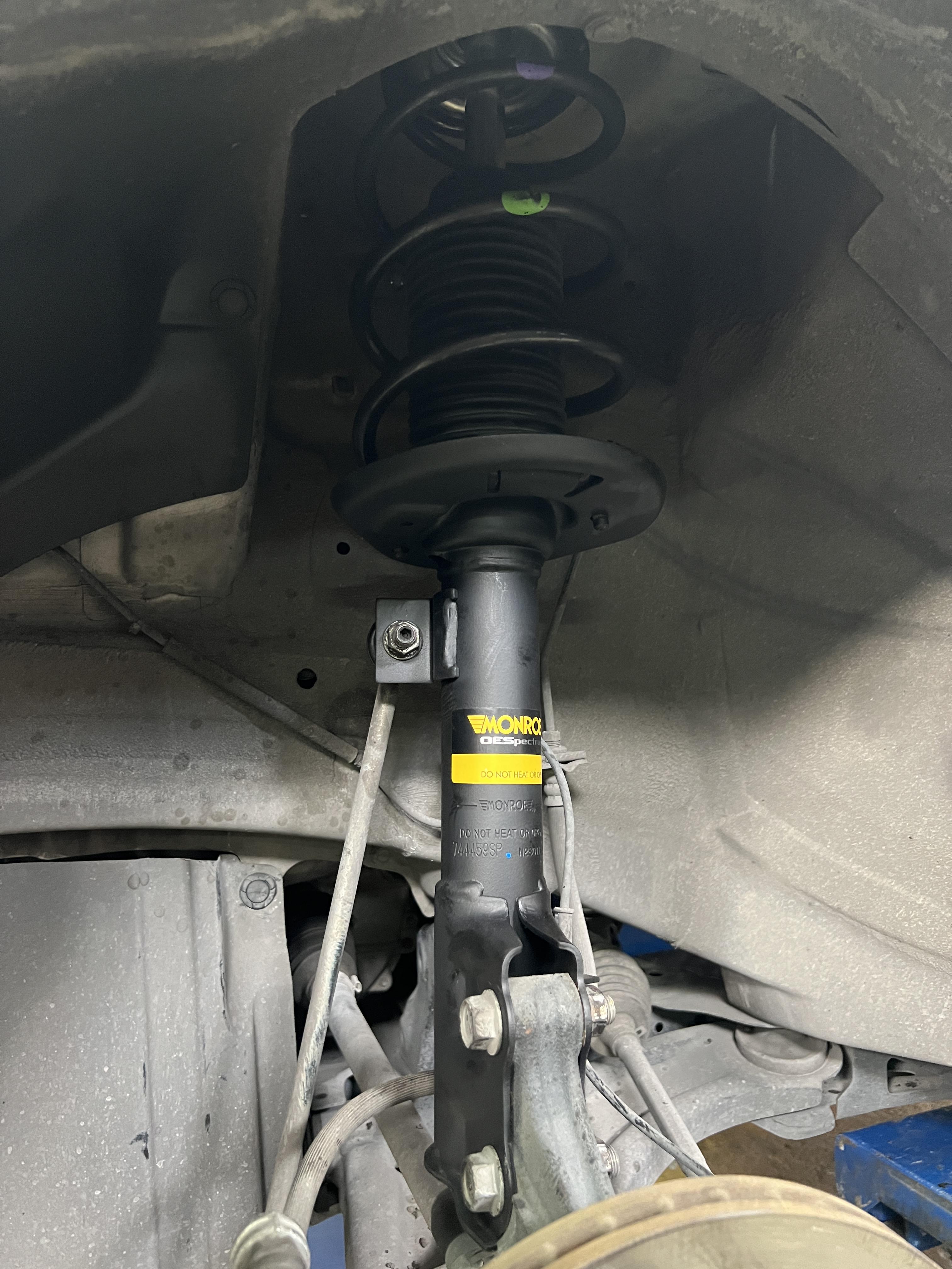 SUZUKI SWIFT เปลี่ยนโช้คอัพ ใช้งานประจำวัน [+] Monroe oe spectrum Location : https://goo.gl/maps/HrNUAZXPN94KvxZ98? รถยนต์มีปัญหาไม่รู้ต้องแก้ตรงไหน ทางเรายินดี ตรวจหาปัญหาและหาวิธีแก้ บอกลูกค้าก่อนลงมือทำเสมอด้วยราคาเป็นธรรม เวลาบริการ วันจันทร์-วันอาทิตย์ 09:00 น. - 17.30 น. #monroe #suzukiswift #โช้คอัพ #ช่วงล่าง #โช๊ค #ยางรถยนต์