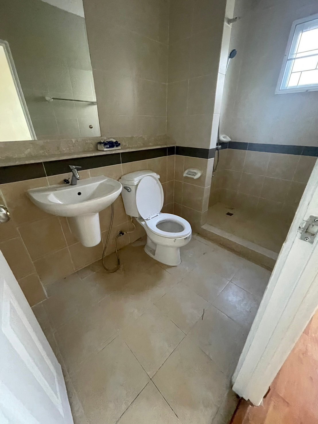 ขายบ้าน หมู่บ้านภุมรินทร์ 807/107 ติดสวนสาธารณะ ใกล้ห้างเซียร์รังสิต