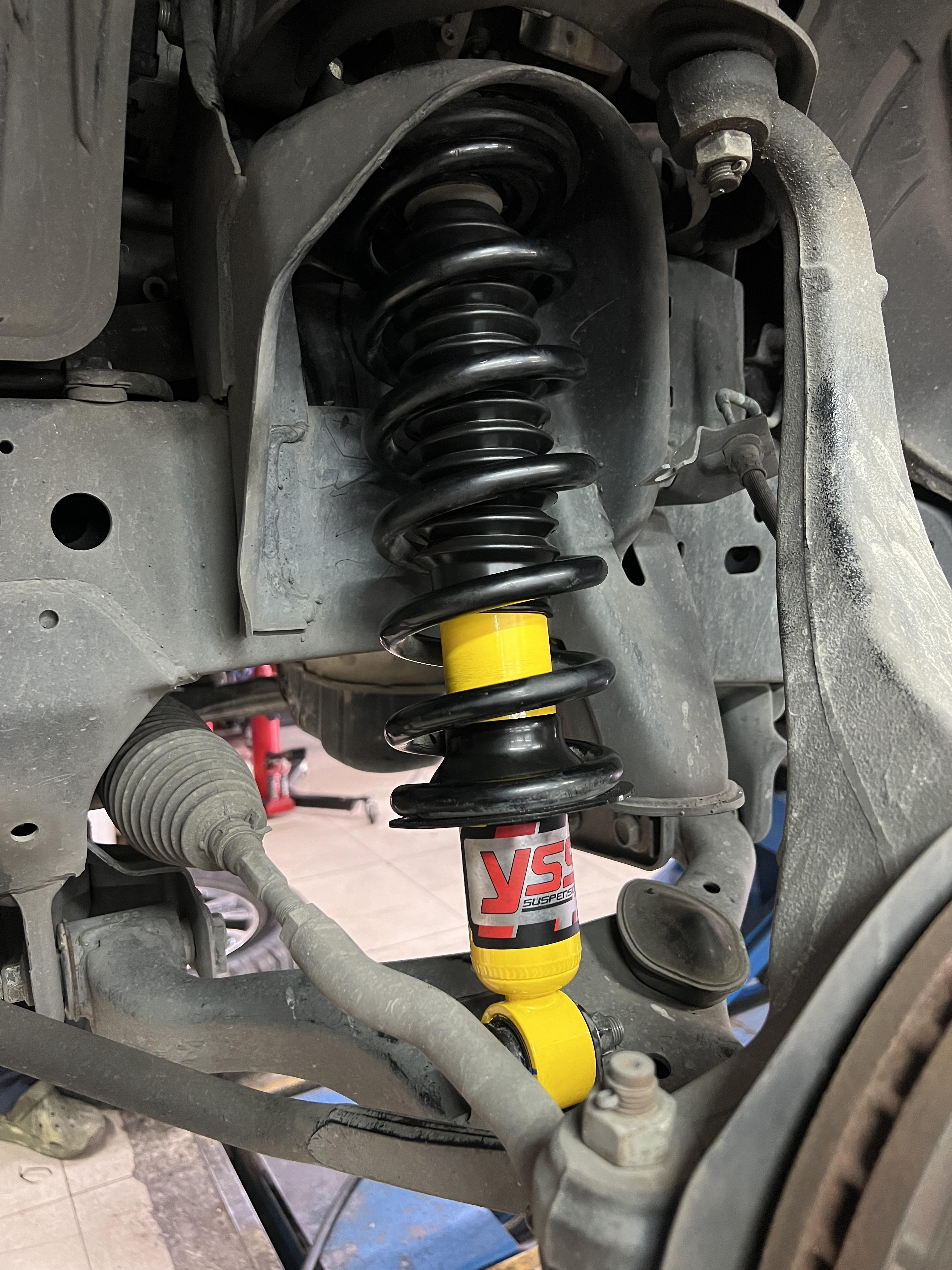 NISSAN NAVARA อัพเกรดช่วงล่าง ลดอาการเด้งส่ายเวลาท้ายเบา เพิ่มคาวมนุ่มนวล [+] YSS DTG *เพื่อความรวดเร็วนัดหมายก่อนเข้ารับบริการครับ 𝙊𝙪𝙧 𝙎𝙚𝙧𝙫𝙞𝙘𝙚 บริการทางร้านเรารับทำอะไรบ้าง 👉มียางรถยนต์ทุกยี่ห้อให้เลือกซื้อ 👉โช้คอัพ สปริง 👉เช็คช่วงล่าง แก้ปัญหาให้ตรงจุด 👉ติดตั้งยางแบบไร้รอย 100% 👉บริการสลับยาง ตามอายุ 👉บริการล้างลิ้นปีกผีเสื้อ 👉บริการเช็คระยะรถยนต์ 👉เปลี่ยนถ่ายของเหลวทั้งระบบ 👉ตั้งศูนย์ด้วยเครื่อง HUNTER นำเข้าจาก USA สอบถามข้อมูลเพิ่มเติม หรือนัดหมายเข้ารับบริการ ☎️ : 08-6569-1915 ☎️ : 08-6544-5963 Line id : @88rw Facebook : https://www.facebook.com/88rwtire Location : https://goo.gl/maps/HrNUAZXPN94KvxZ98? #รถยนต์มีปัญหาไม่รู้ต้องแก้ตรงไหน ทางเรายินดี ตรวจหาปัญหาและหาวิธีแก้ บอกลูกค้าก่อนลงมือทำเสมอราคาเป็นธรรม #yssdtg