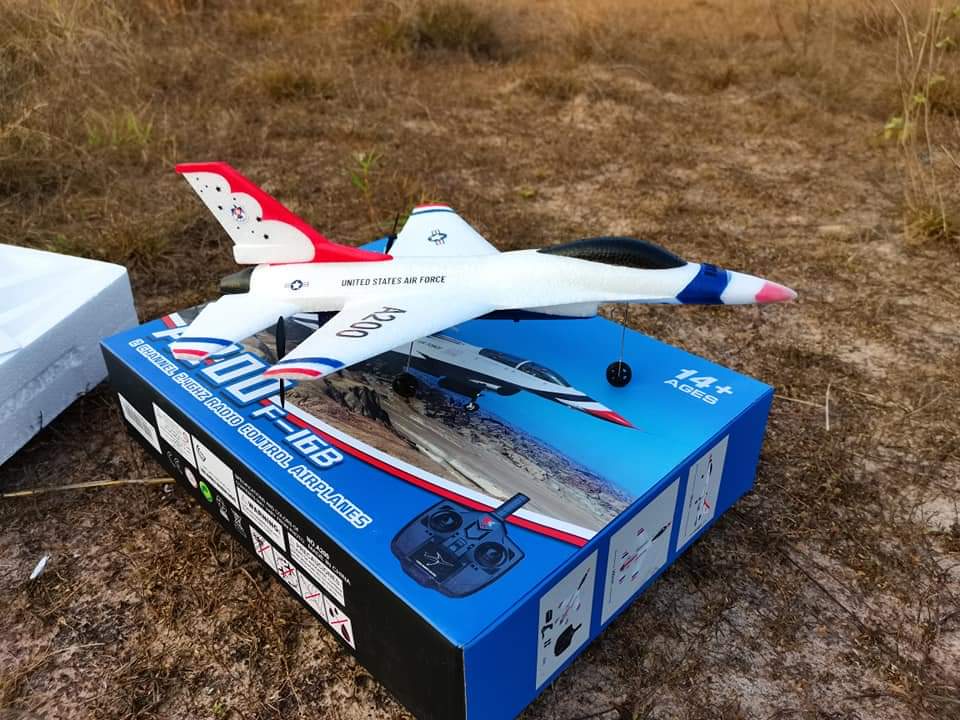เครื่องบินบังคับวิทยุ XK A200 (F-16B) เครื่องบิน RC แบตเตอรี่ 3.7 V 300MAH ระบบไจโล ชุดพร้อมบิน