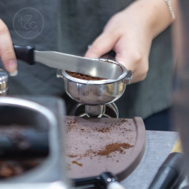 สปาตูล่า DELISIO ไม้ปาดผงกาแฟ ด้ามพลาสติก อุปกรณ์กาแฟ จำหน่ายโดย ทีอีเอ