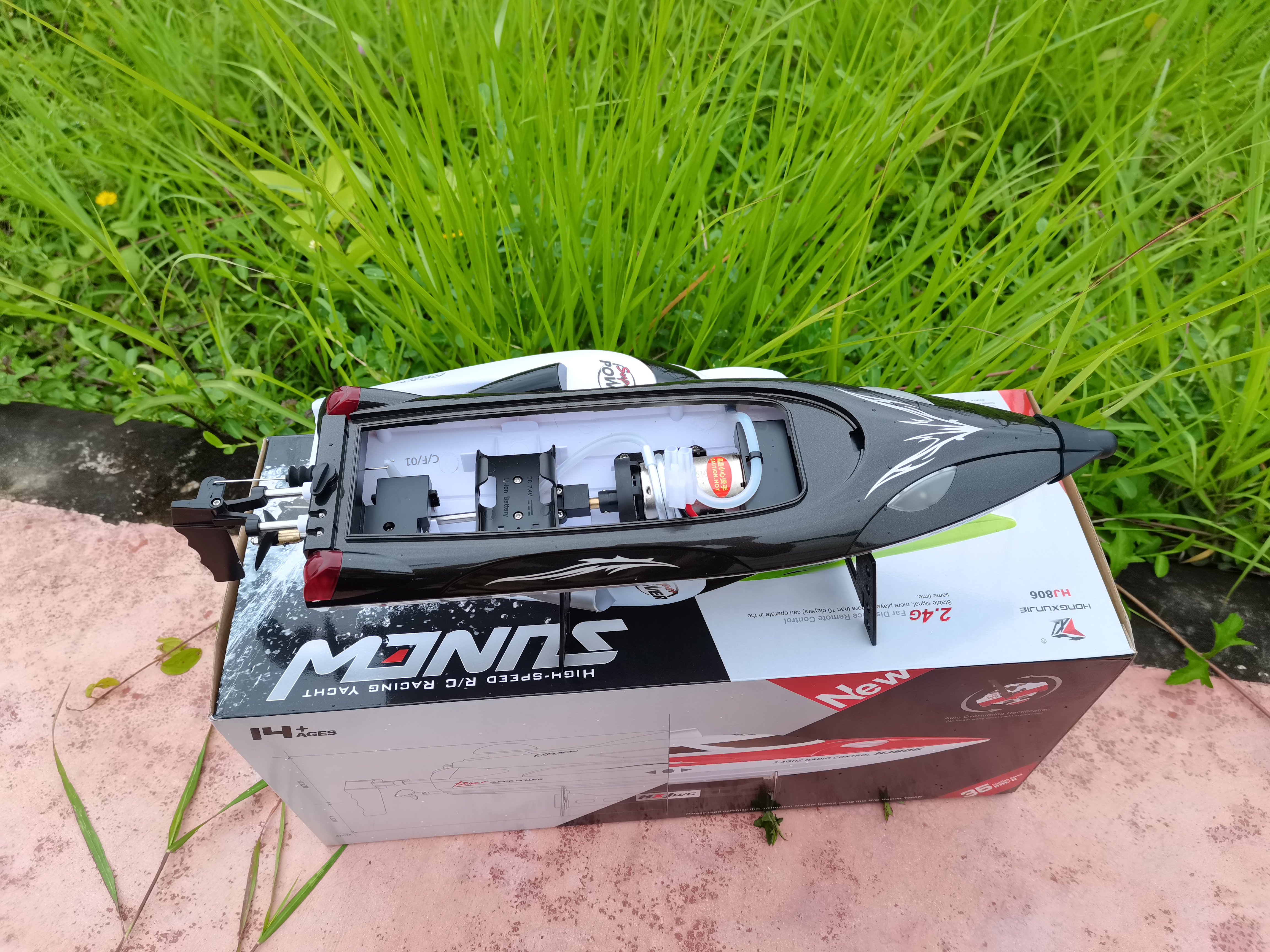 เรือบังคับวิทยุความเร็วสูง HJ-806 47Cm 2.4G RC 30Km/H แบตเตอร์+ชุดชร์าจ พร้อมเล่น ระบบระบายความร้อนด้วยน้ำ