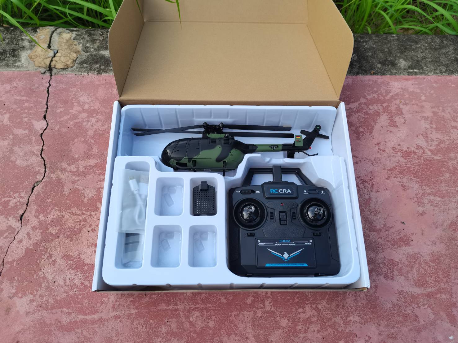 RC ERA C-186 BO106 สเกล 4CH 2.4GHZ 4.เบสลายพรางชุดพร้อมบิน C186 / BO-105 RC Helicopter (RTF) 6-Axis Gyro ชุดพร้อมบิน