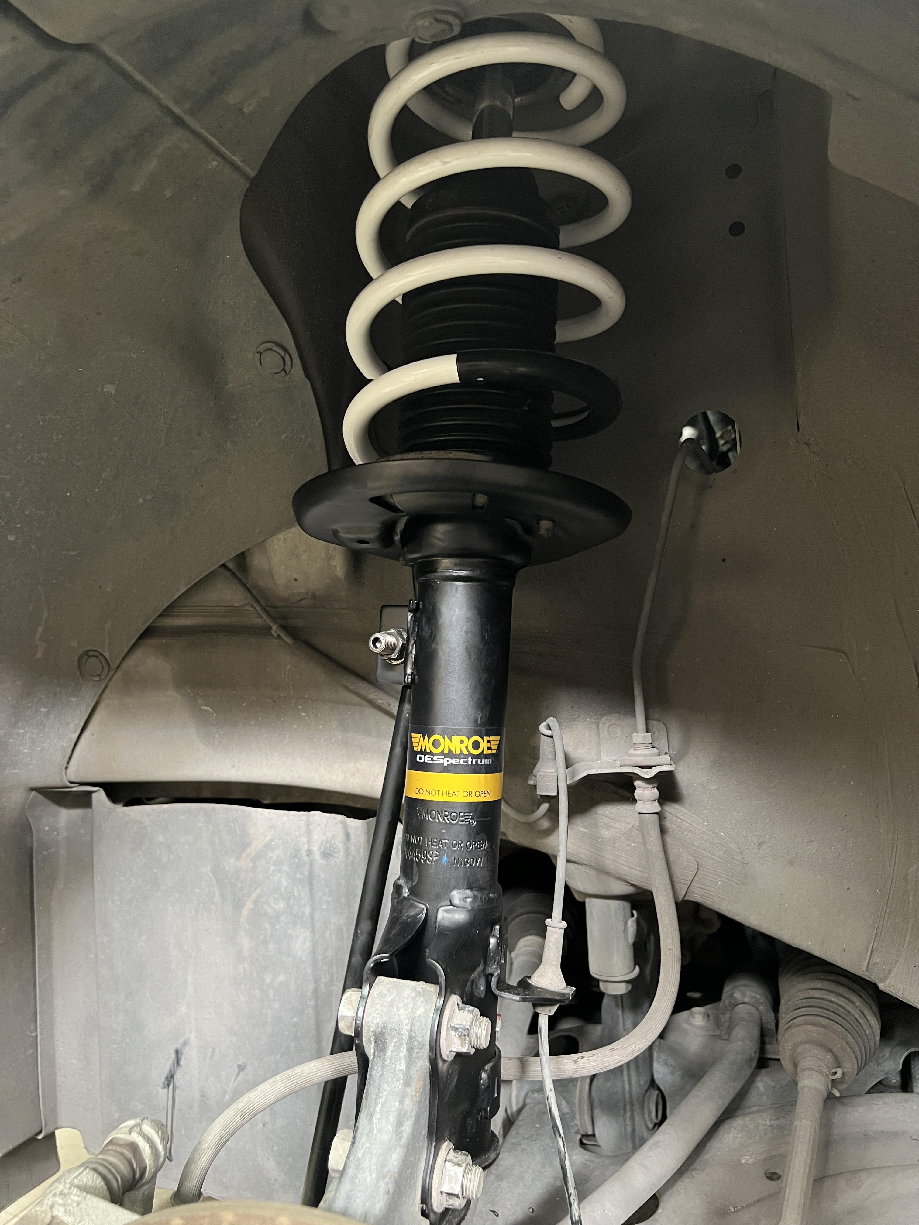 SUZUKI SWIFT อัพเกรดช่วงล่าง [+] MONROE OE SPECTRUM พร้อมอะไหล่ส่วนควบทั้งหมด [+] YSS SPRING COMFORT สอบถามข้อมูลเพิ่มเติม หรือนัดหมายเข้ารับบริการ ☎️ : 08-6569-1915 ☎️ : 08-6544-5963 Line id : @88rw Facebook : https://www.facebook.com/88rwtire Location : https://goo.gl/maps/HrNUAZXPN94KvxZ98 #monroe #ysscomfortspring #suzukiswift #ยางรถยนต์ #ช่วงล่างรถยนต์ #โช้คอัพรถยนต์