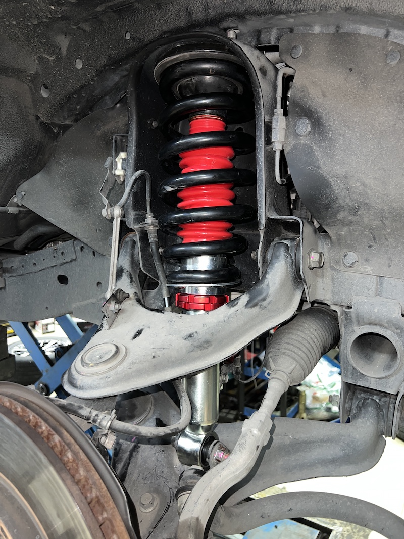 Pajero 2018 ติดตั้ง Profender ชุดผสมสมรรถนะสูง: ✅ คู่หน้า: Monotube 2.0 เน้นความทนทานและการตอบสนองที่รวดเร็ว ✅ คู่หลัง: Monotube Subtank ปรับความหนืดได้ 8 ระดับ เพื่อการควบคุมที่ละเอียดอ่อน สิ่งที่จะได้รับหลังจากติดตั้ง: หนึบ นิ่ง มั่นใจ: ด้วยระบบ Monotube ทั้งชุด ช่วยลดอาการโคลงเคลงและโยนตัวของรถได้อย่างชัดเจน ปรับได้ตามใจ: โช้คอัพหลัง Subtank ปรับความหนืดได้ 8 ระดับ ให้คุณเลือกฟีลลิ่งการขับขี่ได้ตามสไตล์ (นุ่มสบาย/หนึบแน่น) ระบายความร้อนยอดเยี่ยม: กระบอก Subtank ช่วยเพิ่มปริมาณน้ำมันและระบายความร้อนได้ดี ทำให้สมรรถนะคงที่แม้เดินทางไกล ทนทานคุ้มค่า: โช้คอัพสามารถเปิดซ่อมบำรุงได้ตลอดอายุการใช้งาน เหมาะสำหรับใคร? เจ้าของ Pajero ที่ใช้งานหลากหลาย ทั้งในเมืองและเดินทางไกล ผู้ที่ต้องการความสมดุลของช่วงล่างที่สามารถปรับจูนได้ 👉 เปลี่ยนฟีลลิ่งการขับขี่ของคุณให้ดีกว่าเดิม! นัดหมายติดตั้งได้เลยครับ 📌 สอบถามข้อมูลเพิ่มเติม หรือนัดหมายเข้ารับบริการ ☎️ : 08-6569-1915 ☎️ : 08-6544-5963 💬 Line id : @88rw 📍 Location : https://goo.gl/maps/HrNUAZXPN94KvxZ98 🌐 Facebook : https://www.facebook.com/88rwtire #Mitsubishi #Pajero #Profender #Monotube #Subtank #โช้คอัพ #ช่วงล่าง #ยางเจริญรุ่งเรือง #นนทบุรี #งามวงศ์วาน