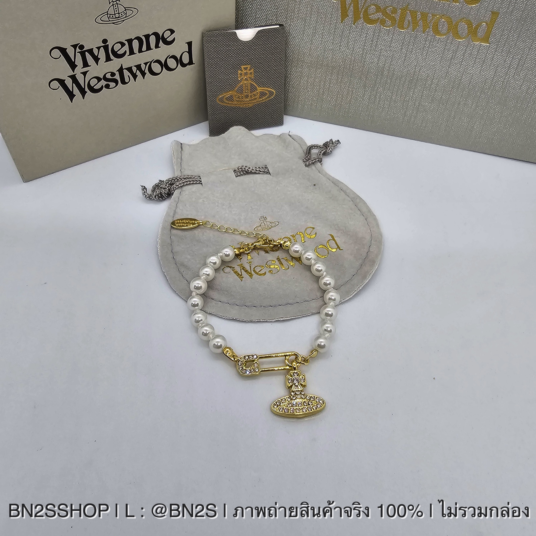 สีทอง | Vivienne Westwood Lucrece Pearl Bracelet สร้อยข้อมือไข่มุกวิเวียน จี้ดาวเสาร์เข็มกลัด