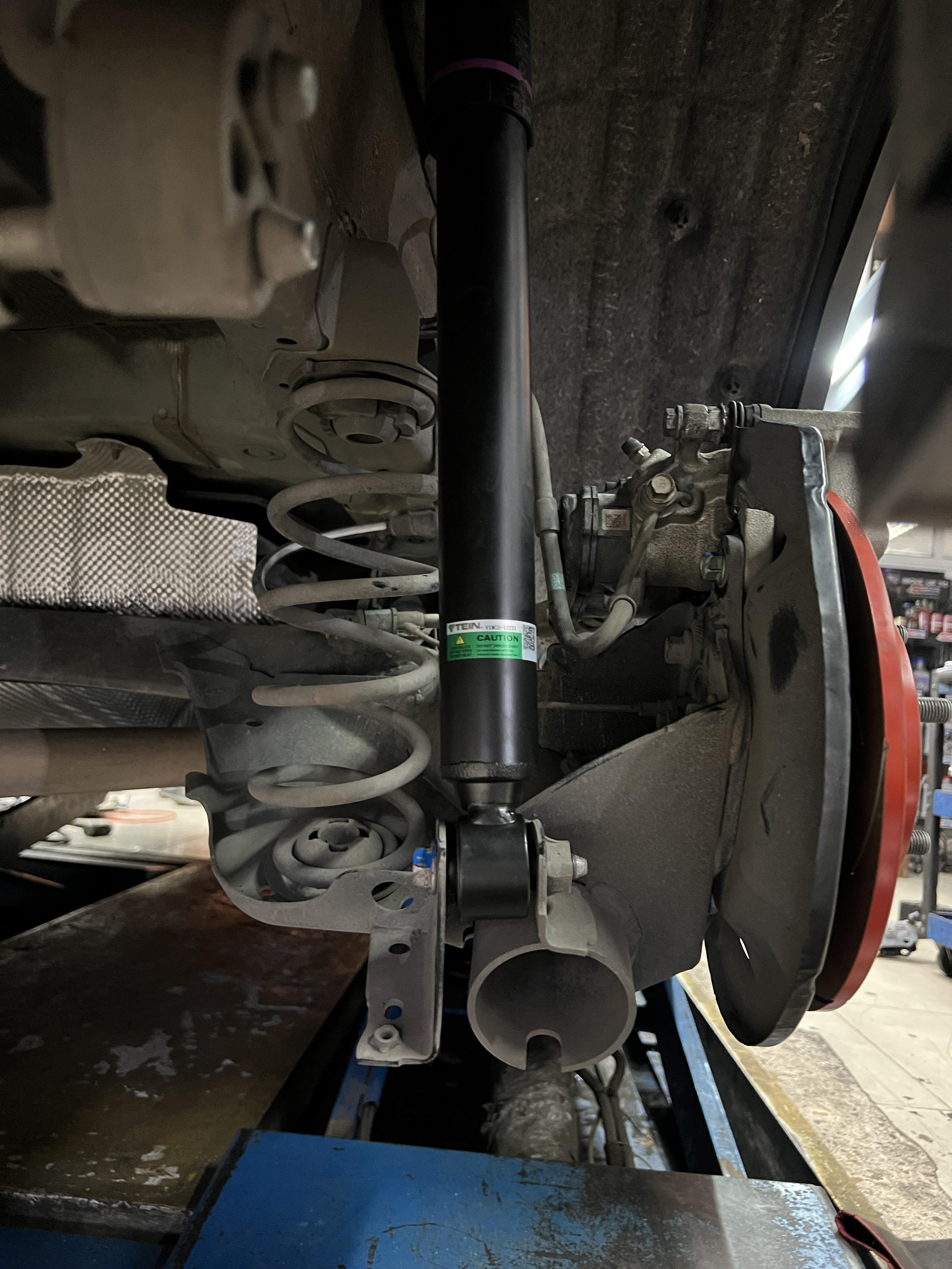 MAZDA CX3 เข้ารับบริการเปลี่ยนโช้คอัพ พร้อมอัพเกรดระบบเบรก [+] TEIN ENDURA PRO BASIC [+] TRW XPS [+] NEXZTER PRO SPEC สอบถามข้อมูลเพิ่มเติม หรือนัดหมายเข้ารับบริการ ☎️ : 08-6569-1915 ☎️ : 08-6544-5963 Line id : @88rw Facebook : https://www.facebook.com/88rwtire Location : https://goo.gl/maps/HrNUAZXPN94KvxZ98 #TeinEnduraproBasic #MazdaCX30 #NEXZTERPRO #TRW #ยางรถยนต์ #ช่วงล่างรถยนต์ #โช้คอัพรถยนต์