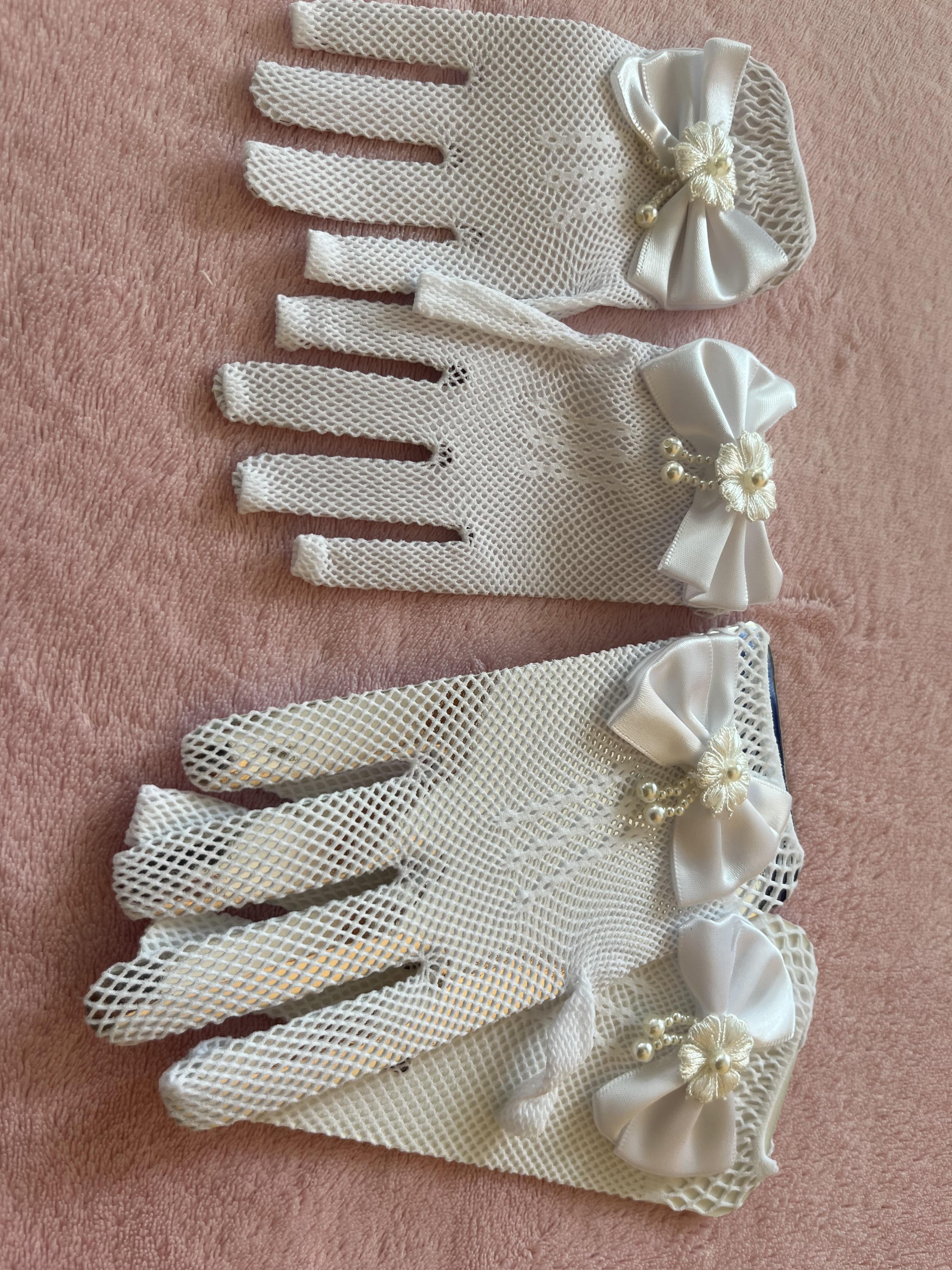 ถุงมือเด็กออกงานสีขาวตาข่ายยืด 4-15 ขวบ แบบฟรีไซส์ แต่งโบว์สวย