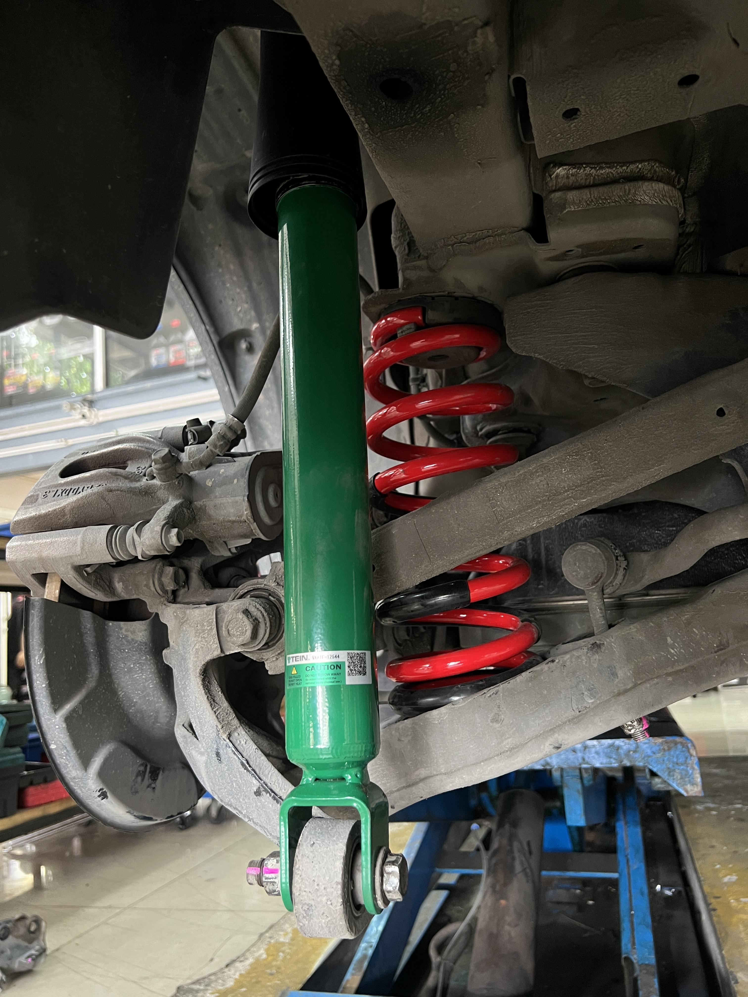 BYD ATTO3 เข้ารับบริการอัพเกรดช่วงล่างเพิ่มความนุ่มนวล ลดอาการย้วยส่าย แบบจบ นุ่ม พรีเมี่ยม เปลี่ยนให้รถน่าใช้งานมากยิ่งขึ้น [+] TEIN ENDURA PRO [+] YSS SPRING SPORT *เพื่อความรวดเร็วในการเข้ารับบริการ แนะนำนัดหมายก่อนครับ 𝙊𝙪𝙧 𝙎𝙚𝙧𝙫𝙞𝙘𝙚 บริการทางร้านเรารับทำอะไรบ้าง 🔧 มียางรถยนต์ทุกยี่ห้อให้เลือกซื้อ 🔧 โช้คอัพ สปริง 🔧 เช็คช่วงล่าง แก้ปัญหาให้ตรงจุด 🔧 ติดตั้งยางแบบไร้รอย 100% 🔧 บริการสลับยาง ตามอายุ 🔧 บริการล้างลิ้นปีกผีเสื้อ 🔧 บริการเช็คระยะรถยนต์ 🔧 เปลี่ยนถ่ายของเหลวทั้งระบบ 🔧 ตั้งศูนย์ด้วยเครื่อง HUNTER นำเข้าจาก USA สอบถามข้อมูลเพิ่มเติม หรือนัดหมายเข้ารับบริการ ☎️ : 08-6569-1915 ☎️ : 08-6544-5963 Line id : @88rw Tiktok : https://www.tiktok.com/@88rwycrr Youtube : https://youtube.com/@88rw Facebook : https://www.facebook.com/88rwtire Location : https://goo.gl/maps/HrNUAZXPN94KvxZ98?coh=178573&entry=tt #รถยนต์มีปัญหาไม่รู้ต้องแก้ตรงไหน ทางเรายินดี ตรวจหาปัญหาและหาวิธีแก้ บอกลูกค้าก่อนลงมือทำเสมอราคาเป็นธรรมไม่เอาเปรียบ สบายใจคุณลูกค้า ร้านยางเจริญรุ่งเรือง ยินดีต้อนรับครับ