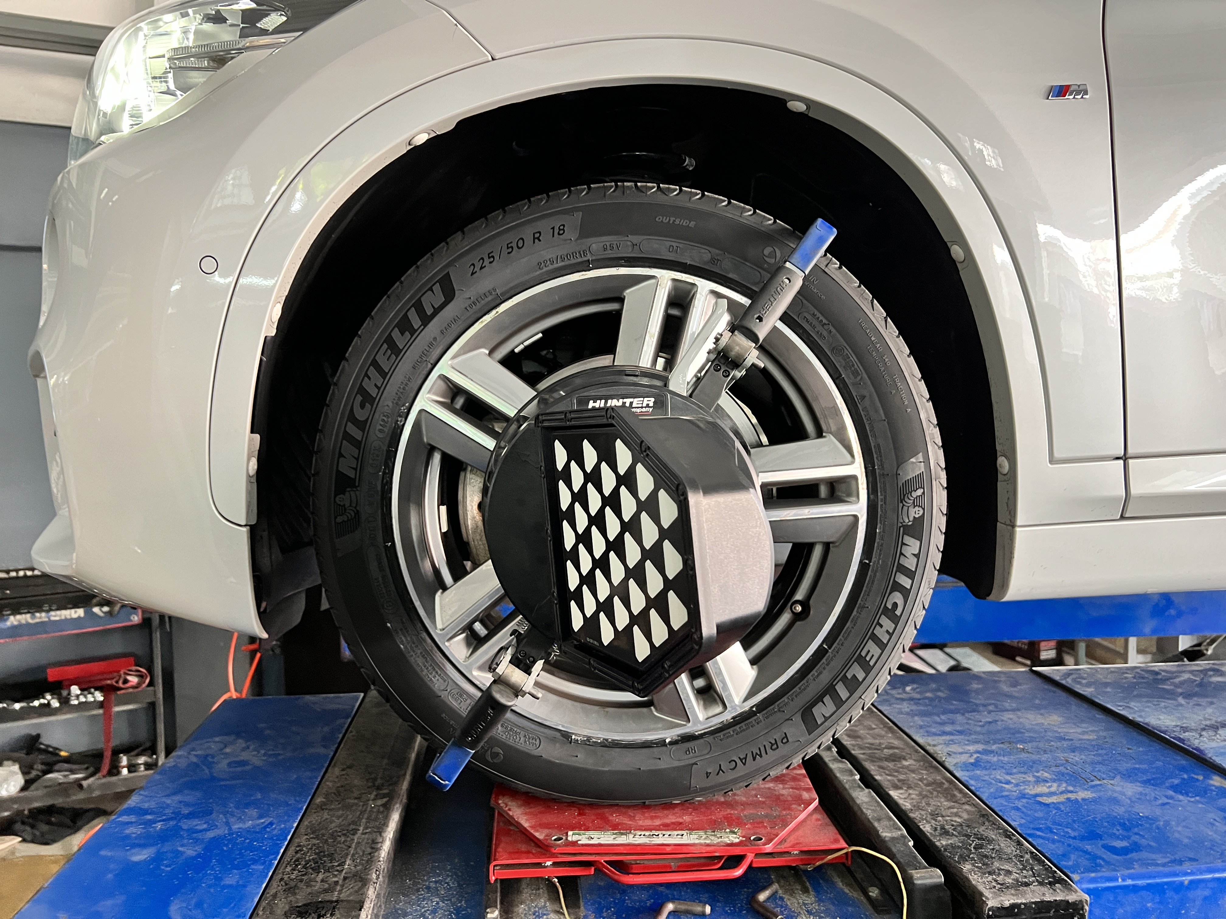 BMW X3 เข้ารับบริการรถยนต์ เปลี่ยนยาง พรีเมี่ยมนุ่มเงียบสมกับรถLuxury [+] Michelin Primacy4 [+] ขนาด 225/50R18 โปรโมชั่นราคาพิเศษ ติดต่อสอบถามเพิ่มเติม โทร : 08-6569-1915 บุ๊ก และทีมงาน ยินดีต้อนรับครับ 𝙊𝙪𝙧 𝙎𝙚𝙧𝙫𝙞𝙘𝙚 บริการทางร้าน เรารับทำอะไรบ้าง 🔧 ติดตั้งยางแบบไร้รอย 100% 🔧 บริการสลับยาง ตามอายุ 🔧 มียางรถยนต์ทุกยี่ห้อให้เลือกซื้อ 🔧 เช็คช่วงล่าง แก้ปัญหาให้ตรงจุด 🔧 บริการล้างลิ้นปีกผีเสื้อ 🔧 บริการเช็คระยะรถยนต์ 🔧 เปลี่ยนถ่ายของเหลวทั้งระบบ 🔧 ตั้งศูนย์ด้วยเครื่อง HUNTER นำเข้าจาก USA #รถยนต์มีปัญหาไม่รู้ต้องแก้ตรงไหน ทางเรายินดี ตรวจหาปัญหาและหาวิธีแก้ บอกลูกค้าก่อนลงมือทำเสมอราคาเป็นธรรมไม่เอาเปรียบ สบายใจคุณลูกค้า ---------------------------------- ดูแลให้คำปรึกษาทุกปัญหาคาใจ ไม่ทิ้งลูกค้า มีบริการหลังการขาย 【ให้ผู้เชี่ยวชาญของเรา ดูแลรถคุณ】 ร้านยางเจริญรุ่งเรือง ยินดีต้อนรับครับ #ยางรถยนต์ #michelin #primacy4