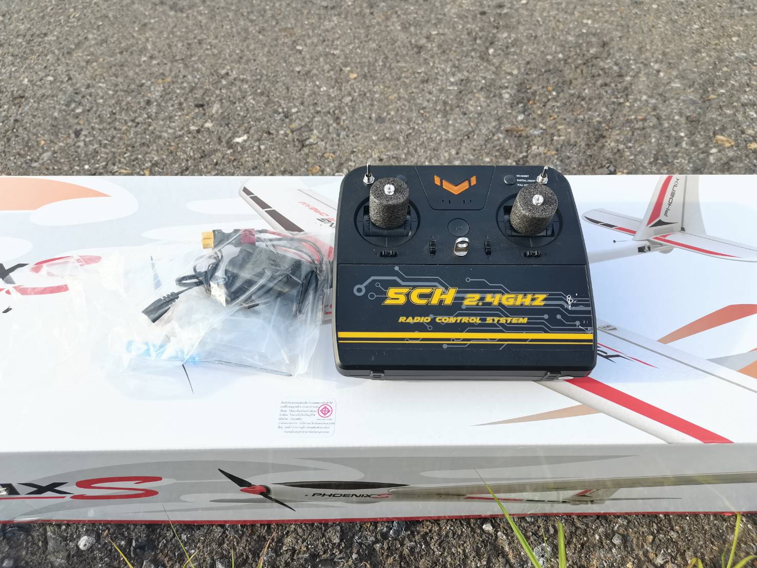 เครื่องร่อนลำยัก Volantex RC Phoenix 1.6m Glider ( V742-6 2.4GHZ 4CH สินค้าลำใหญ่บินดีมากๆ )มีระบบควบคุมการบินที่ดีเยี่ยม เหมาะกับคนชอบบินนานๆ แบตเตอร์รี่ 7.4V 1500 MA/H พร้อมชุดชร์าจ