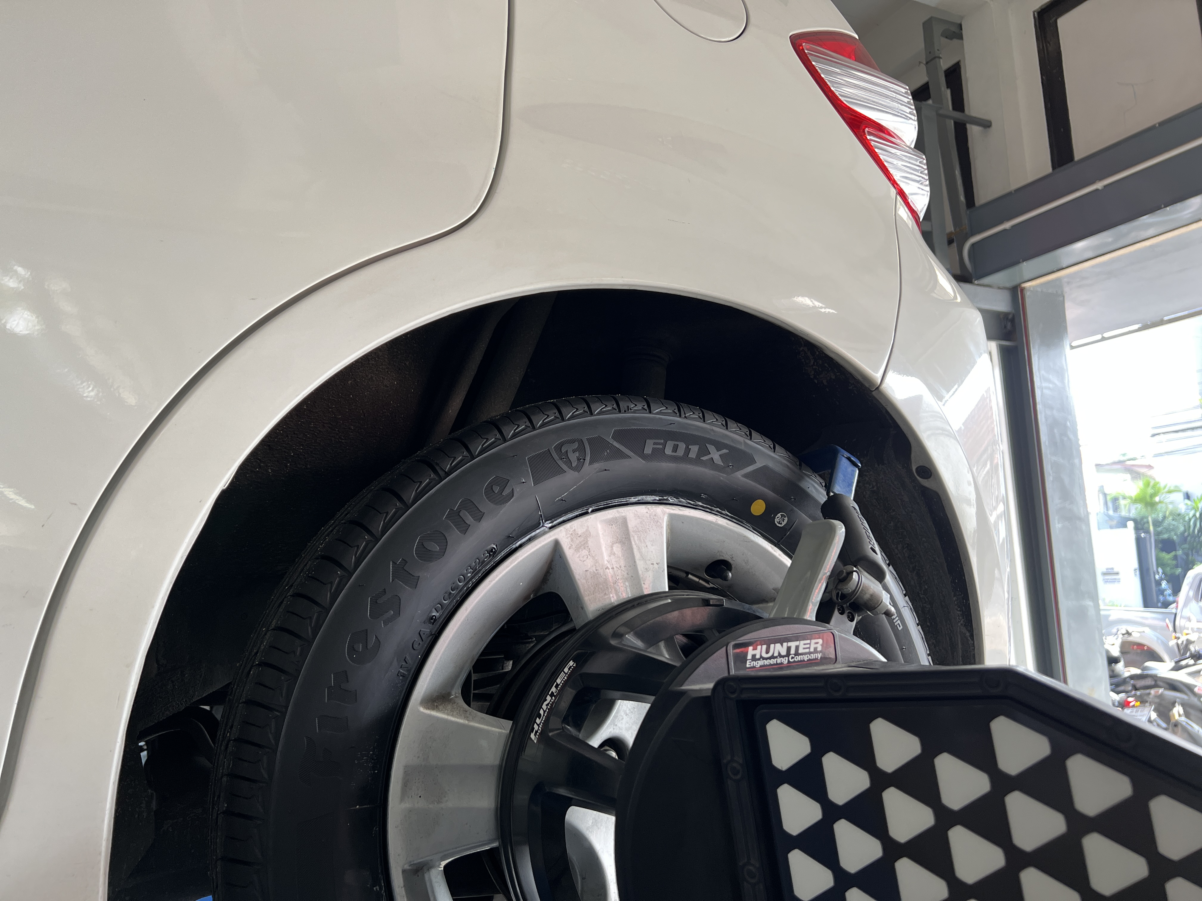 Honda Jazz เปลี่ยนยางรถยนต์ เน้นใช้งานประจำวัน อยากได้ยางปลอดภัย นุ่มนวลพรีเมี่ยม Firestone F01 เป็นยางพรีเมี่ยม ผลิตด้วยเทคโนโลยีเดียวกับ Bridgestone T005A ตัวพรีเมี่ยม โดดเด่นเรื่องการรีดน้ำด้วยเทคโนโลยี มาตรฐานความปลอดภัยจาก Bridgestone [+] FIRESTONE F01 [+] ขนาด 185/60R15 โปรโมชั่นราคาพิเศษ ติดต่อสอบถามเพิ่มเติม โทร : 08-6569-1915 บุ๊ก และทีมงาน ยินดีต้อนรับครับ 𝙊𝙪𝙧 𝙎𝙚𝙧𝙫𝙞𝙘𝙚 บริการทางร้าน เรารับทำอะไรบ้าง 🔧 ติดตั้งยางแบบไร้รอย 100% 🔧 บริการสลับยาง ตามอายุ 🔧 มียางรถยนต์ทุกยี่ห้อให้เลือกซื้อ 🔧 เช็คช่วงล่าง แก้ปัญหาให้ตรงจุด 🔧 บริการล้างลิ้นปีกผีเสื้อ 🔧 บริการเช็คระยะรถยนต์ 🔧 เปลี่ยนถ่ายของเหลวทั้งระบบ 🔧 ตั้งศูนย์ด้วยเครื่อง HUNTER นำเข้าจาก USA #รถยนต์มีปัญหาไม่รู้ต้องแก้ตรงไหน ทางเรายินดี ตรวจหาปัญหาและหาวิธีแก้ บอกลูกค้าก่อนลงมือทำเสมอราคาเป็นธรรมไม่เอาเปรียบ สบายใจคุณลูกค้า ---------------------------------- ดูแลให้คำปรึกษาทุกปัญหาคาใจ ไม่ทิ้งลูกค้า มีบริการหลังการขาย 【ให้ผู้เชี่ยวชาญของเรา ดูแลรถคุณ】 ร้านยางเจริญรุ่งเรือง ยินดีต้อนรับครับ #ยางรถยนต์ #firestone #f01