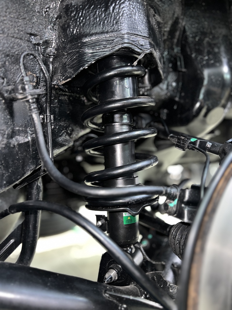 Honda CRV Gen3 | โช้คอัพ Tein EnduraPro Basic + ลูกหมาก 555 ญี่ปุ่นแท้ | คืนความหนึบแน่น - ยางเจริญรุ่งเรือง เราจัดชุดอัปเกรดช่วงล่างคุณภาพสูง! ✅ โช้คอัพ Tein EnduraPro Basic: คืนความ หนึบแน่น สไตล์ญี่ปุ่น ด้วยเทคโนโลยี H.B.S. ช่วยซับแรงกระแทกจากหลุมบ่อ ✅ ลูกหมากชุดใหญ่ (ตอง 5 ญี่ปุ่นแท้): เปลี่ยนชุดลูกหมากที่จำเป็นด้วยอะไหล่ "แน่น เหนียว ทนทาน" จาก Sankei 555 คืนความแม่นยำให้ระบบบังคับเลี้ยว สิ่งที่จะได้รับหลังจากติดตั้ง: ช่วงล่างหนึบ มั่นคง: เข้าโค้งมั่นใจ ลดอาการโคลงเคลง พร้อมการซับแรงกระแทกที่ดีขึ้น พวงมาลัยแม่นยำ: แก้ปัญหาอาการหลวม, เสียงดัง และคืนความสมบูรณ์ให้การควบคุม คุณภาพพรีเมียม: ใช้โช้คอัพคุณภาพสูง และลูกหมากญี่ปุ่นแท้ที่ไว้ใจได้ในความทนทาน จบครบในที่เดียว: ติดตั้ง Setup และตั้งศูนย์โดยทีมช่างผู้เชี่ยวชาญ เหมาะสำหรับใคร? เจ้าของ CRV Gen3 ที่ต้องการฟื้นฟูช่วงล่างให้กลับมาสมบูรณ์แบบ 100% ผู้ที่ต้องการอะไหล่ที่ทนทาน เน้นความปลอดภัยและสมรรถนะการขับขี่ 👉 อย่าปล่อยให้อะไหล่เสื่อม! แวะมาตรวจเช็กกับผู้เชี่ยวชาญวันนี้ครับ 📌 สอบถามข้อมูลเพิ่มเติม หรือนัดหมายเข้ารับบริการ ☎️ : 08-6569-1915 ☎️ : 08-6544-5963 💬 Line id : @88rw 📍 Location : https://goo.gl/maps/HrNUAZXPN94KvxZ98 🌐 Facebook : https://www.facebook.com/88rwtire #Honda #CRV #Tein #EnduraPro #ลูกหมาก555 #ช่วงล่าง #โช้คอัพ #ยางเจริญรุ่งเรือง #นนทบุรี #งามวงศ์วาน #ตั้งศูนย์ #อะไหล่ช่วงล่าง