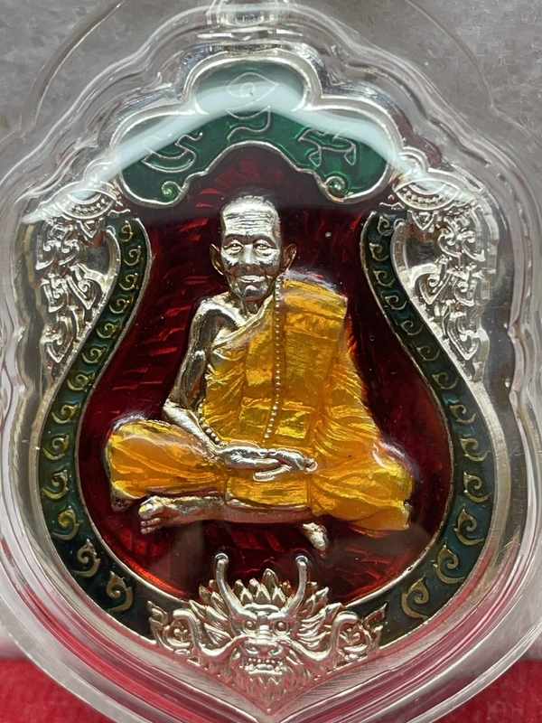 เลข 22 รายการแถมยกลัง เนื้อเงินลงยาราชาวดี ไม่ตัดปีก // เหรียญเสมาหัวมังกร รุ่นเศรษฐีล่ำซำ หลวงปู่แสน ปสนุโน อายุ 111 ปี วัดบ้านหนองจิก ปี 2562