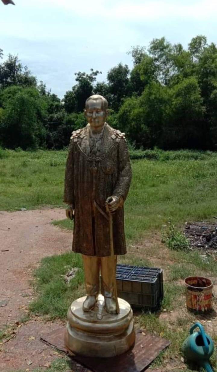 รัชกาลที่9 เนื้อทองเหลืองขนาดเท่าองค์จริง