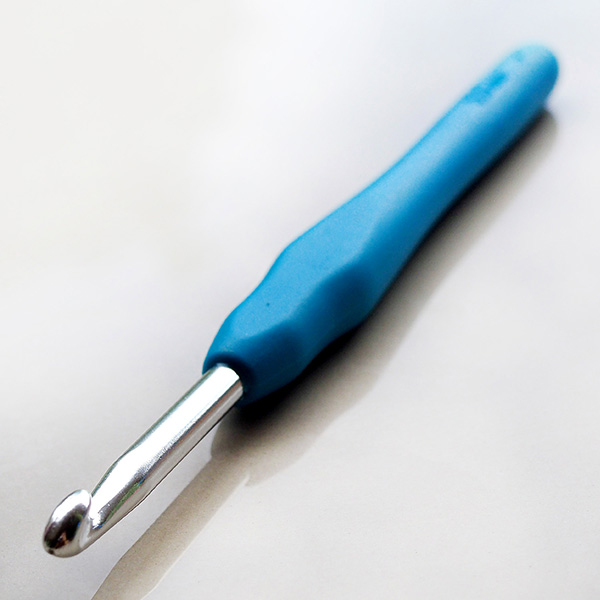 เข็มโครเชต์ ขนาด 8.0 mm. (ด้ามยางซิลิโคน-สีฟ้า)