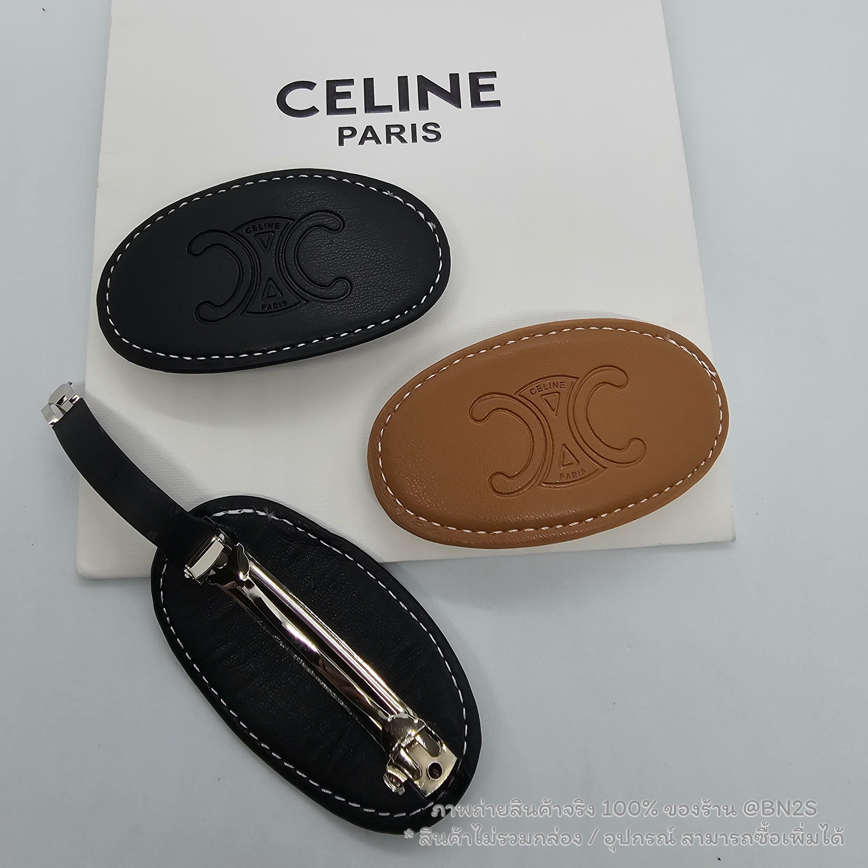 สีดำ | CELINE CUIR HAIR CLIP IN CALFSKIN AND STEEL กิ๊บหนังวงกลมซีลีน งานปั๊มโชว์โลโก้ตะโกน มี 2 สี น้ำตาล และดำ งานสวย น่ารัก ขนาด 5x9 cm. | น้ำหนัก 15 กรัม ไม่รวมกล่อง อุปกรณ์ สำเนา