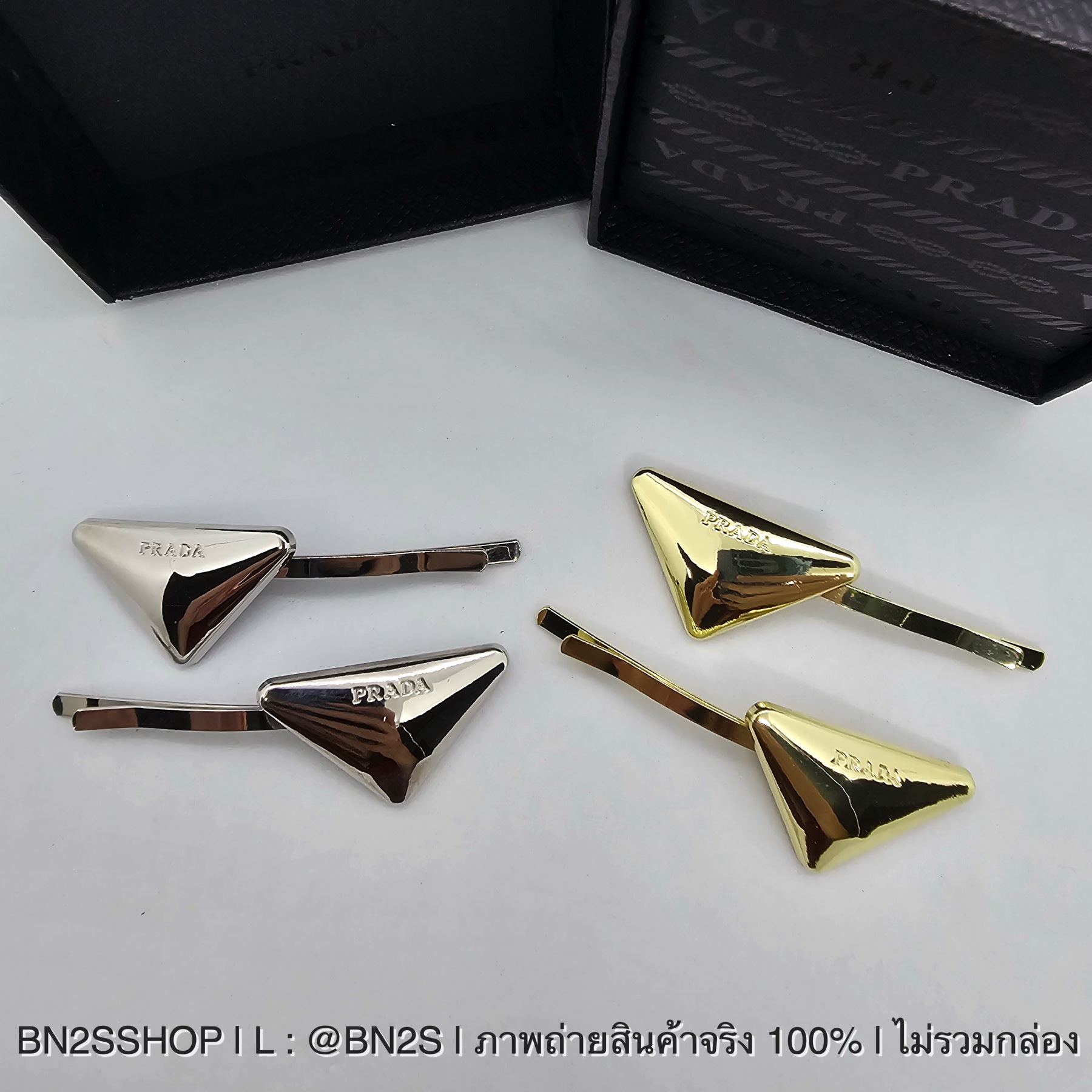 สีทอง | Prada Metal Hair Clip ตัวใหม่ล่าสุด งานโลหะ ปั๊มโลโก้ มาเป็นคู่ อะไหล่เงาสวย มองไกลๆก็รู้ ปราด้าแน่นอน