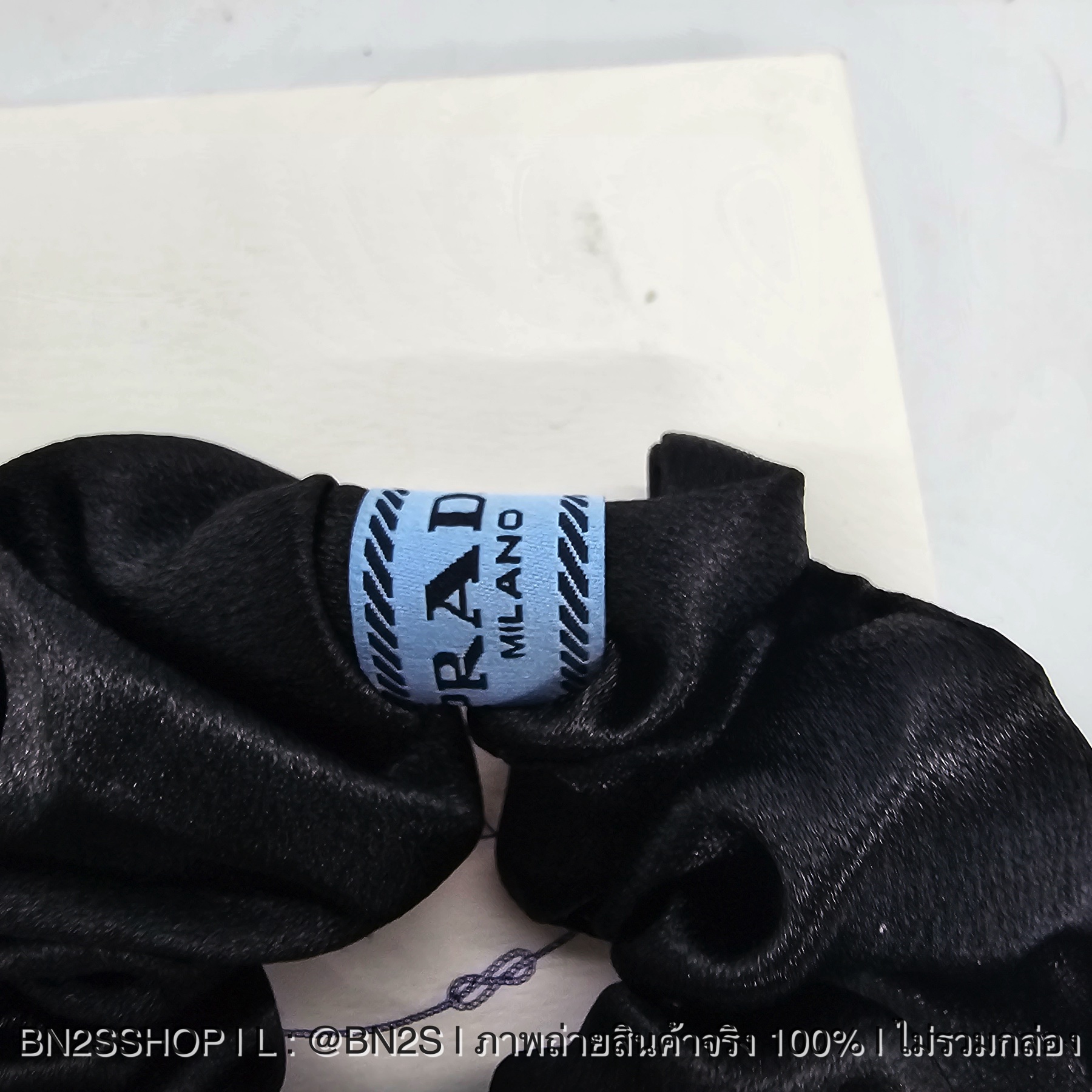 Prada Re-nylon ผ้ามัดผมปราด้า เนื้อกำมะหยี่ ผ้าหนานุ่ม งานสวย