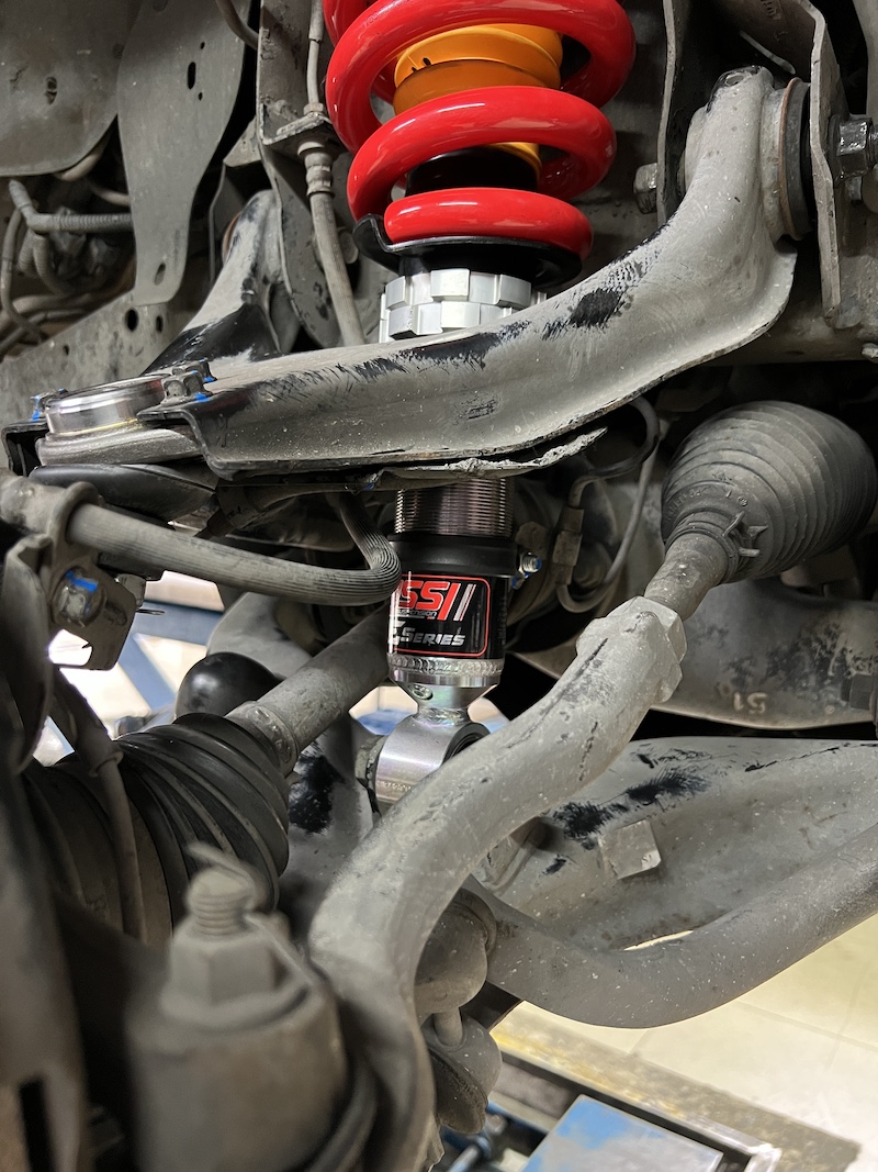 Mitsubishi Pajero Sport ติดตั้งโช้คอัพ YSS E-Series Full Set พร้อมสปริง YSS Performance สิ่งที่จะได้รับหลังจากติดตั้ง: หนึบ นิ่ง ขับสบาย: โช้คอัพ YSS E-Series (Monotube) พร้อมเทคโนโลยี VVSC ช่วยให้รถนุ่มนวลเมื่อขับช้า และหนึบแน่นเมื่อใช้ความเร็ว ลดอาการโคลงเคลง: สปริง YSS Performance ถูกออกแบบมาเพื่อบาลานซ์น้ำหนักรถ PPV โดยเฉพาะ ช่วยลดอาการโยนตัวของรถได้อย่างมีประสิทธิภาพ ทนทานคุ้มค่า: โช้คอัพ Monotube ทำงานได้อย่างเสถียร ระบายความร้อนได้ดี และสามารถ เปิดซ่อมบำรุงได้ ตลอดอายุการใช้งาน จบครบทุกปัญหา: ติดตั้งโดยทีมช่างผู้เชี่ยวชาญ พร้อมบริการตั้งศูนย์ด้วยเครื่องมือที่ทันสมัยที่สุด เหมาะสำหรับใคร? เจ้าของ Pajero Sport ที่เน้นความสมดุลของช่วงล่าง ผู้ที่ต้องการยกระดับ Performance ให้ดีกว่าโช้คเดิมติดรถอย่างชัดเจน 👉 เปลี่ยนรถคุณให้ขับขี่สนุกและปลอดภัยกว่าเดิม! นัดหมายเข้ารับบริการได้เลยครับ 📌 สอบถามข้อมูลเพิ่มเติม หรือนัดหมายเข้ารับบริการ ☎️ : 08-6569-1915 ☎️ : 08-6544-5963 💬 Line id : @88rw 📍 Location : https://goo.gl/maps/HrNUAZXPN94KvxZ98 🌐 Facebook : https://www.facebook.com/88rwtire #Mitsubishi #PajeroSport #YSS #YSSSuspension #ESeries #YSSPerformance #โช้คอัพ #ช่วงล่าง #ยางเจริญรุ่งเรือง #นนทบุรี #งามวงศ์วาน #รถครอบครัว