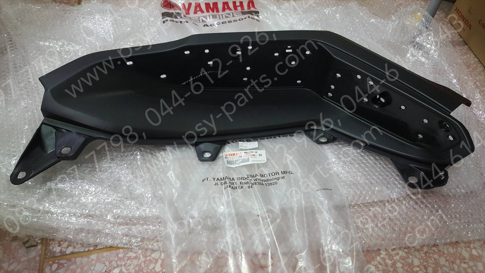 แผงรองพักเท้าหน้า NMAX/20 แท้ๆ ด้านซ้าย B6H-F7481-00