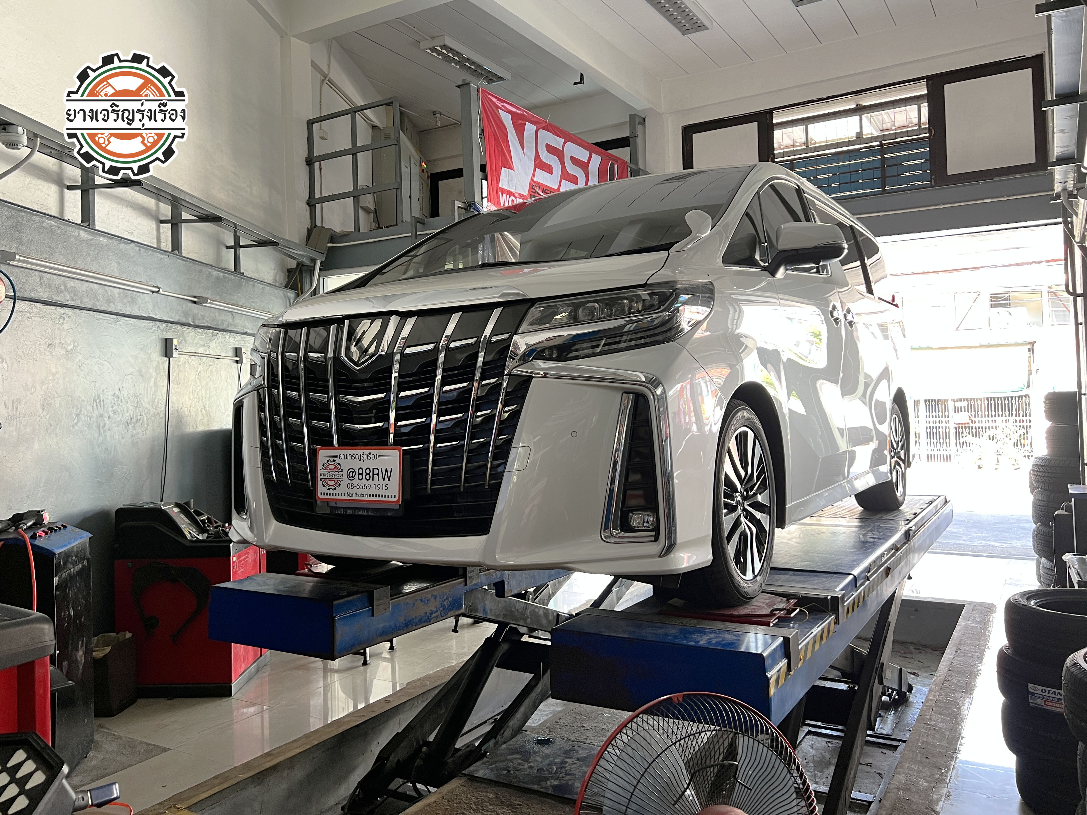 Toyota Alphard แฟนเพจเข้ารับบริการเปลี่ยนโช๊คอัพรถยนต์ และยางรถยนต์ได้รอบเปลี่ยนชุดใหม่ จัดครบพร้อมบริการติดตั้ง set up ตั้งศูนย์แมชชิ่ง ขับเนียนๆ คันนี้ต้องการเปลี่ยนโช๊คอัพเน้นใช้งานทั่วไป อยากได้แบบไม่แข็งมากและต้องการความนุ่มหนึบ แก้ไขอาการย้วยด้านท้าย ต้องการยางรถยนต์ที่เกาะถนนและรีดน้ำดี เข้าโค้งมั่นใจ [+] Monroe oe spectrum เซ็ทโช๊คอัพหน้าหลัง [+] Yokohama Blue Earth AE51 101W [+] พร้อมบริการติดตั้ง + Set up ให้เหมาะกับยาง [+] ขับสนุกด้วยบริการ ตั้งศูนย์ละเอียดให้เหมาะกับการใช้งานและลักษณะของช่วงล่าง 𝙊𝙪𝙧 𝙎𝙚𝙧𝙫𝙞𝙘𝙚 บริการทางร้าน เรารับทำอะไรบ้าง 🔧 ติดตั้งยางแบบไร้รอย 100% 🔧 บริการสลับยาง ตามอายุ 🔧 มียางรถยนต์ทุกยี่ห้อให้เลือกซื้อ 🔧 เช็คช่วงล่าง แก้ปัญหาให้ตรงจุด 🔧 บริการล้างลิ้นปีกผีเสื้อ 🔧 บริการเช็คระยะรถยนต์ 🔧 เปลี่ยนถ่ายของเหลวทั้งระบบ 🔧 ตั้งศูนย์ด้วยเครื่อง HUNTER นำเข้าจาก USA สอบถามข้อมูลเพิ่มเติม หรือนัดหมายเข้ารับบริการ Tel : 08-6569-1915 Tel : 08-6544-5963 Line id : @88rw Tiktok : https://www.tiktok.com/@88rwycrr Youtube : https://youtube.com/@88rw Facebook : https://www.facebook.com/otaninon Location : https://goo.gl/maps/HrNUAZXPN94KvxZ98?coh=178573&entry=tt #รถยนต์มีปัญหาไม่รู้ต้องแก้ตรงไหน ทางเรายินดี ตรวจหาปัญหาและหาวิธีแก้ บอกลูกค้าก่อนลงมือทำเสมอราคาเป็นธรรมไม่เอาเปรียบ สบายใจคุณลูกค้า ---------------------------------- ดูแลให้คำปรึกษาทุกปัญหาคาใจ ไม่ทิ้งลูกค้า มีบริการหลังการขาย 【ให้ผู้เชี่ยวชาญของเรา ดูแลรถคุณ】 ร้านยางเจริญรุ่งเรือง ยินดีต้อนรับครับ ---------------------------------- #โช๊คอัพรถยนต์ #monroe #yss #kayaba #profender #ร้านยางเจริญรุ่งเรือง #นนทบุรี #งามวงศ์วาน #amsfix #บริการช่วงล่างรถยนต์ #ซ่อมบำรุงช่วงล่าง #เซทอัพโช๊คอัพรถยนต์