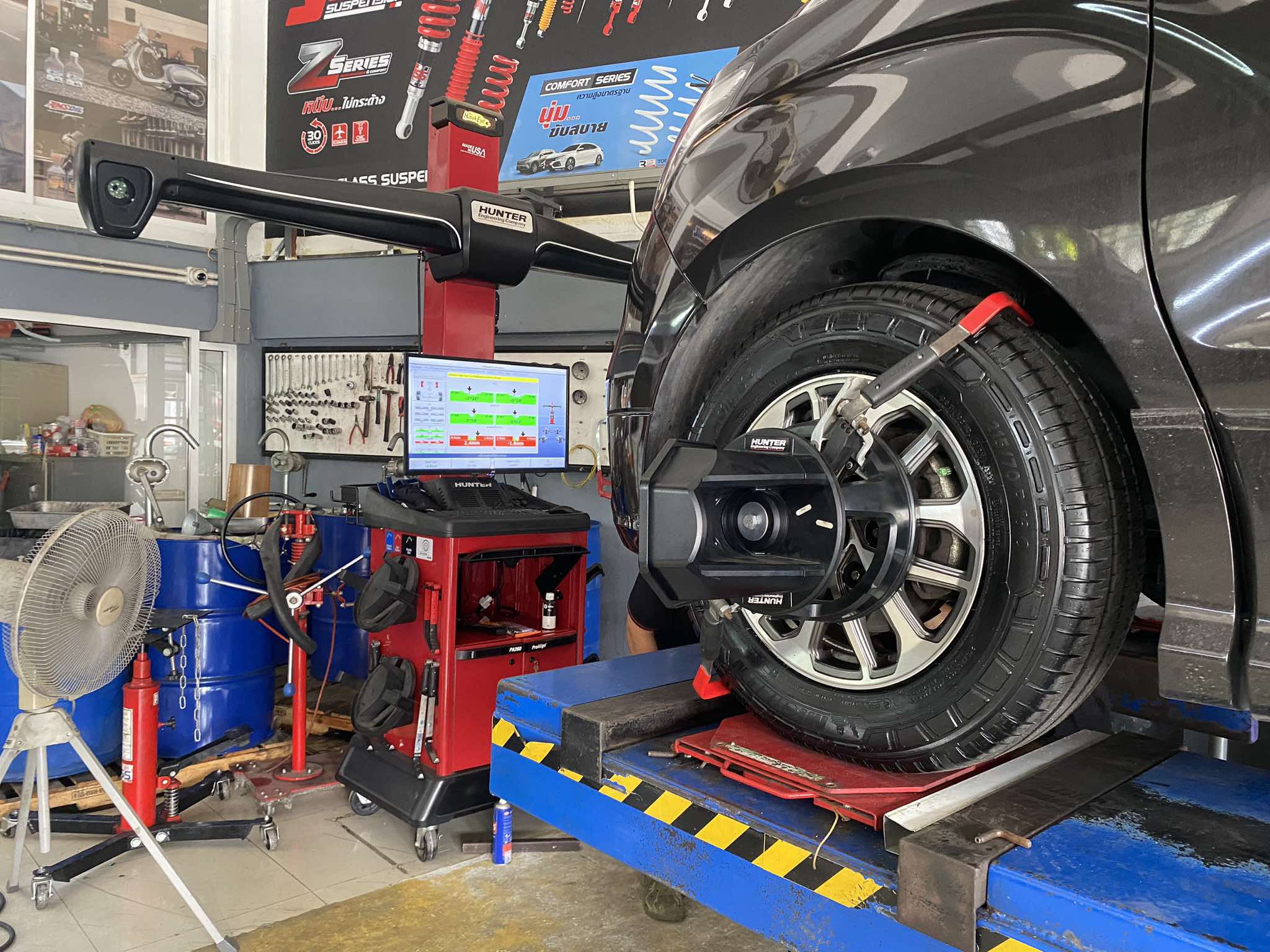 HUNDAI H1 เปลี่ยนยางรถยนต์ใช้งานประจำวัน [+] Michelin algilis 215/70R16 สอบถามข้อมูลเพิ่มเติม หรือนัดหมายเข้ารับบริการ โทร. 08-6569-1915 Location : https://goo.gl/maps/HrNUAZXPN94KvxZ98? รถยนต์มีปัญหาไม่รู้ต้องแก้ตรงไหน ทางเรายินดี ตรวจหาปัญหาและหาวิธีแก้ บอกลูกค้าก่อนลงมือทำเสมอด้วยราคาเป็นธรรม เวลาบริการ วันจันทร์-วันอาทิตย์ 09:00 น. - 17.30 น. #hyundaih1 #michelin #โช้คอัพ #ช่วงล่าง #โช๊ค #ยางรถยนต์