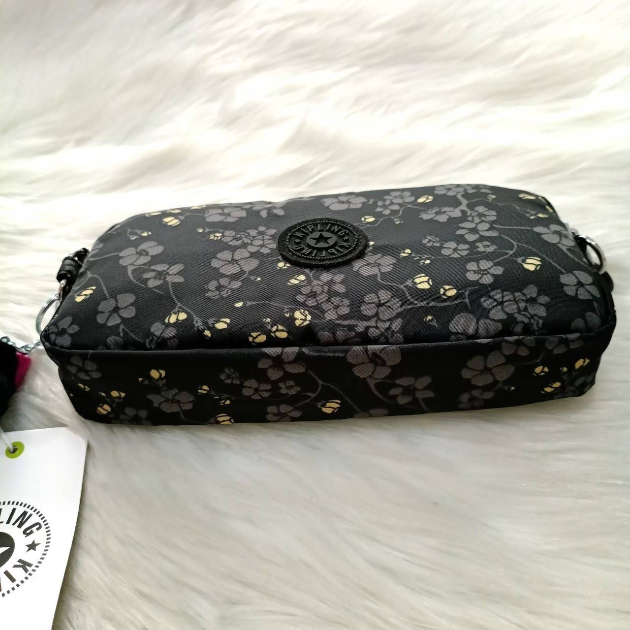 KIPLING กระเป๋าสตางค์ซิปรอบ ใบยาว Seoul up clutch & sling bag