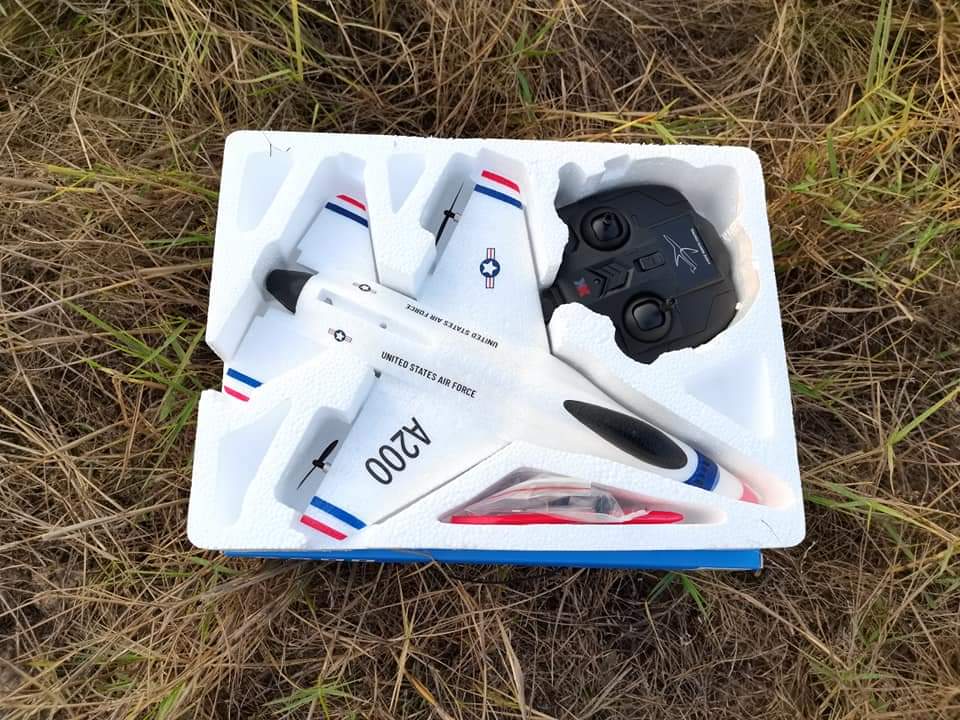 เครื่องบินบังคับวิทยุ XK A200 (F-16B) เครื่องบิน RC แบตเตอรี่ 3.7 V 300MAH ระบบไจโล ชุดพร้อมบิน