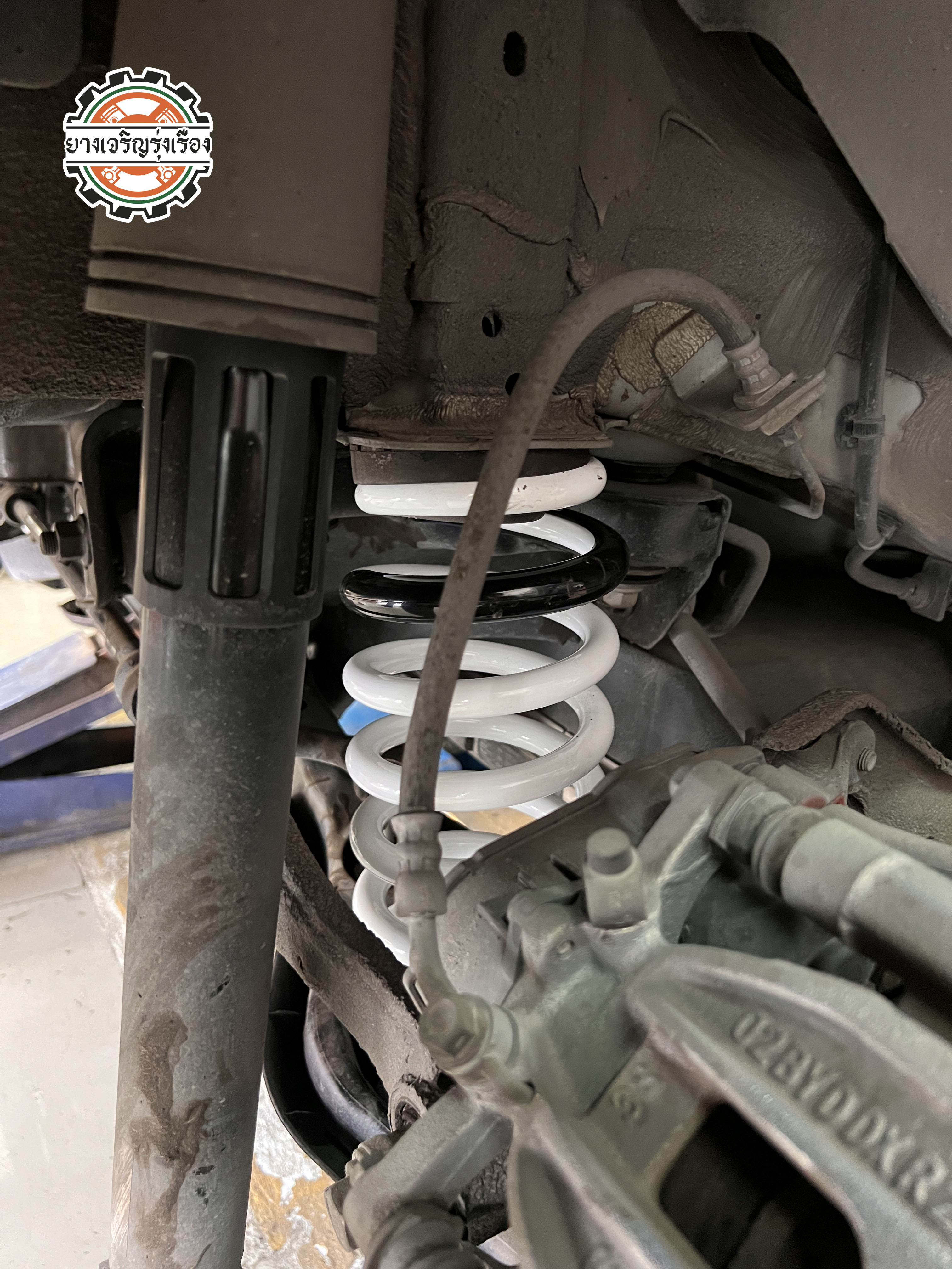 BYD ATTO 3 เติมของเพิ่ม Yss spring performance เพิ่มความกระชับขับสนุกขึ้น นุ่มหนึบลงตัว 🔩พร้อมบริการติดตั้ง + Set up ให้เหมาะกับยาง 🔩 ขับสนุกด้วยบริการ ตั้งศูนย์ละเอียดให้เหมาะกับการใช้งานและลักษณะของช่วงล่าง 𝙊𝙪𝙧 𝙎𝙚𝙧𝙫𝙞𝙘𝙚 บริการทางร้านเรารับทำอะไรบ้าง 🔧 ติดตั้งยางแบบไร้รอย 100% 🔧 บริการสลับยาง ตามอายุ 🔧 มียางรถยนต์ทุกยี่ห้อให้เลือกซื้อ 🔧 เช็คช่วงล่าง แก้ปัญหาให้ตรงจุด 🔧 บริการล้างลิ้นปีกผีเสื้อ 🔧 บริการเช็คระยะรถยนต์ 🔧 เปลี่ยนถ่ายของเหลวทั้งระบบ 🔧 ตั้งศูนย์ด้วยเครื่อง HUNTER นำเข้าจาก USA สอบถามข้อมูลเพิ่มเติม หรือนัดหมายเข้ารับบริการ Tel : 08-6569-1915 Tel : 08-6544-5963 Line id : @88rw Tiktok : https://www.tiktok.com/@88rwycrr Youtube : https://youtube.com/@88rw Facebook : https://www.facebook.com/88rwtire Location : https://goo.gl/maps/HrNUAZXPN94KvxZ98?coh=178573&entry=tt #รถยนต์มีปัญหาไม่รู้ต้องแก้ตรงไหน ทางเรายินดี ตรวจหาปัญหาและหาวิธีแก้ บอกลูกค้าก่อนลงมือทำเสมอราคาเป็นธรรมไม่เอาเปรียบ สบายใจคุณลูกค้า ---------------------------------- ดูแลให้คำปรึกษาทุกปัญหาคาใจ ไม่ทิ้งลูกค้า มีบริการหลังการขาย 【ให้ผู้เชี่ยวชาญของเรา ดูแลรถคุณ】 ร้านยางเจริญรุ่งเรือง ยินดีต้อนรับครับ ---------------------------------- #โช๊คอัพรถยนต์ #monroe #yss #kayaba #profender #ร้านยางเจริญรุ่งเรือง #นนทบุรี #งามวงศ์วาน #amsfix #บริการช่วงล่างรถยนต์ #ซ่อมบำรุงช่วงล่าง #เซทอัพโช๊คอัพรถยนต์