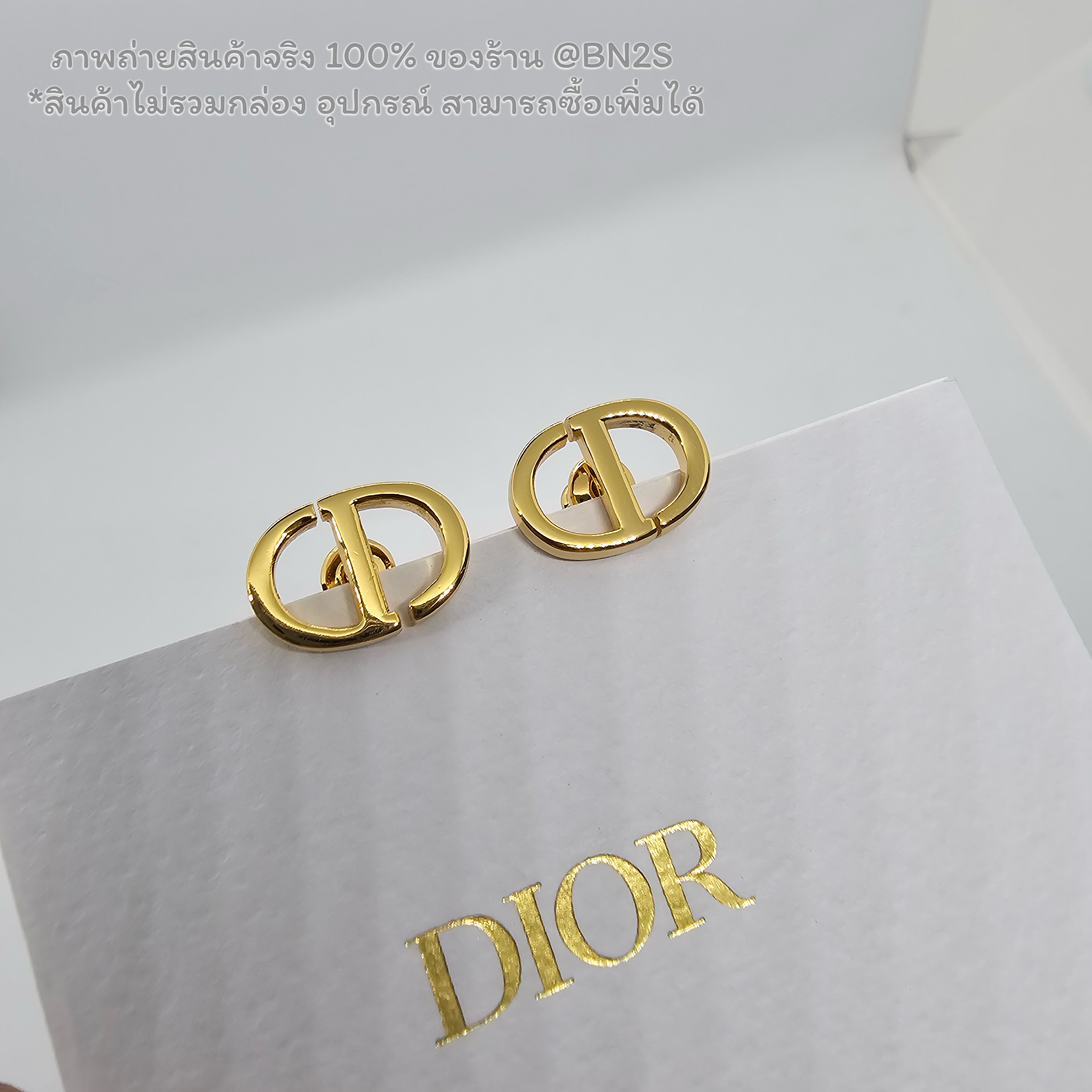 [ออริ] Dior Navy Stud Earrings มาใหม่ต่างหูสตั๊ด อะไหล่ทองปัดเงา ตัวงานปั๊มโลโก้ งานสวยใส่ได้นาน พร้อมส่งในไทย มีถุงกระดาษ ซองซิปล็อคให้