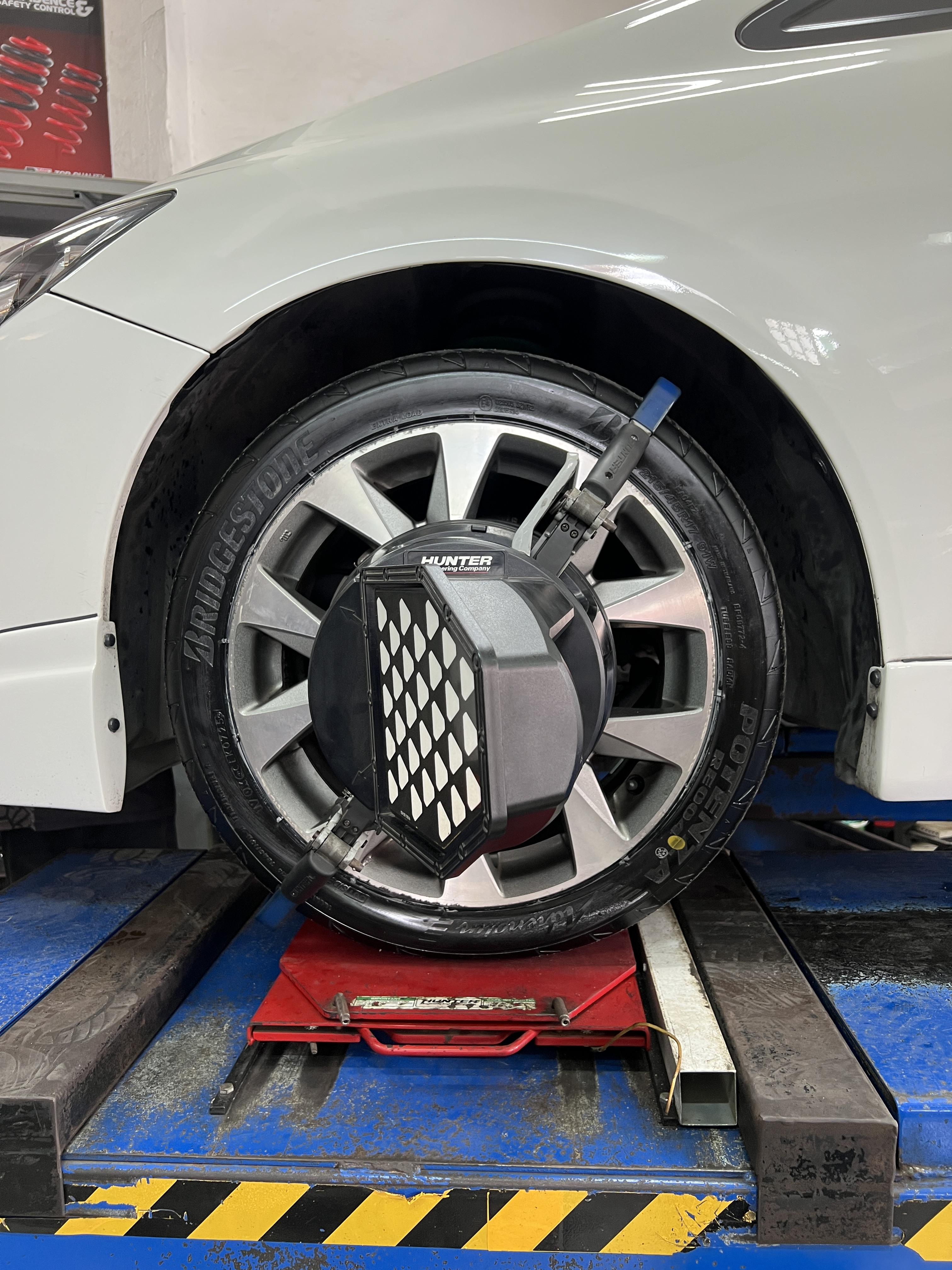 HONDA CIVIC FB เปลี่ยนยางใช้งานประจำวัน [+] BRIDGESTONE RE004 215/45R17 ขอบพระคุณที่เมตตาพวกเราครับ🙏 Location : https://goo.gl/maps/HrNUAZXPN94KvxZ98? รถยนต์มีปัญหาไม่รู้ต้องแก้ตรงไหน ทางเรายินดี ตรวจหาปัญหาและหาวิธีแก้ บอกลูกค้าก่อนลงมือทำเสมอด้วยราคาเป็นธรรม เวลาบริการ วันจันทร์-วันอาทิตย์ 09:00 น. - 17.30 น. #Bridgestone #bridgestonere004 #โช้คอัพ #ช่วงล่าง #โช๊ค #ยางรถยนต์