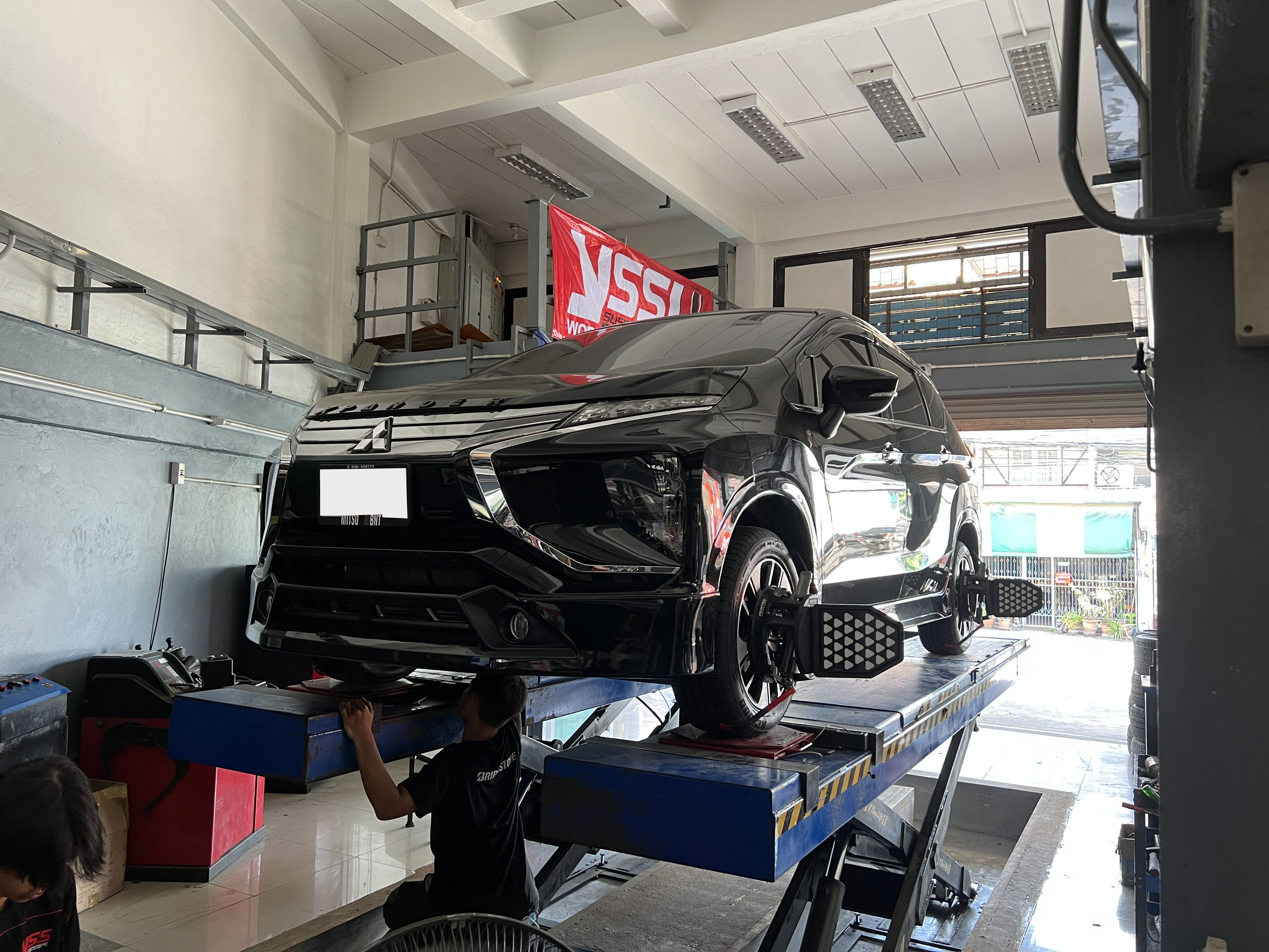 MITSUBISHI XPANDER เปลี่ยนยางใช้งานประจำวัน เน้นไม่แพงมาก ใช้งานได้ ขับเรื่อยๆ ไม่ได่ขับเร็วมากนัก [+] OTANI KC1000 [+] ขนาด 205/55R16 โปรโมชั่นราคาพิเศษ ติดต่อสอบถามเพิ่มเติม โทร : 08-6569-1915 บุ๊ก และทีมงาน ยินดีต้อนรับครับ 𝙊𝙪𝙧 𝙎𝙚𝙧𝙫𝙞𝙘𝙚 บริการทางร้าน เรารับทำอะไรบ้าง 🔧 ติดตั้งยางแบบไร้รอย 100% 🔧 บริการสลับยาง ตามอายุ 🔧 มียางรถยนต์ทุกยี่ห้อให้เลือกซื้อ 🔧 เช็คช่วงล่าง แก้ปัญหาให้ตรงจุด 🔧 บริการล้างลิ้นปีกผีเสื้อ 🔧 บริการเช็คระยะรถยนต์ 🔧 เปลี่ยนถ่ายของเหลวทั้งระบบ 🔧 ตั้งศูนย์ด้วยเครื่อง HUNTER นำเข้าจาก USA #รถยนต์มีปัญหาไม่รู้ต้องแก้ตรงไหน ทางเรายินดี ตรวจหาปัญหาและหาวิธีแก้ บอกลูกค้าก่อนลงมือทำเสมอราคาเป็นธรรมไม่เอาเปรียบ สบายใจคุณลูกค้า ---------------------------------- ดูแลให้คำปรึกษาทุกปัญหาคาใจ ไม่ทิ้งลูกค้า มีบริการหลังการขาย 【ให้ผู้เชี่ยวชาญของเรา ดูแลรถคุณ】 ร้านยางเจริญรุ่งเรือง ยินดีต้อนรับครับ #ยางรถยนต์ #otani #โอตานิ #kc1000