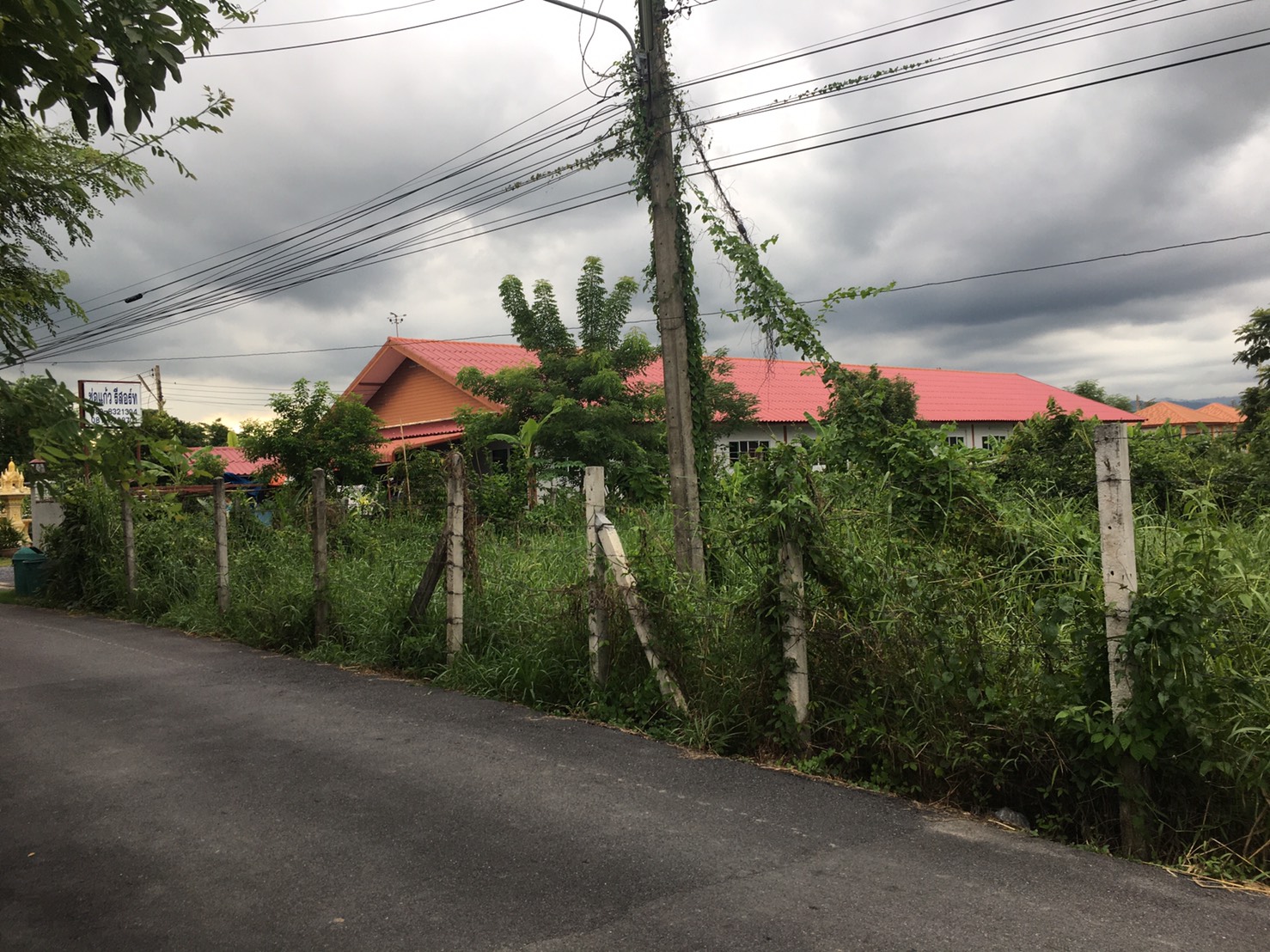 ขายที่ดินติดวัดหลวงพ่อปากแดง พื้นที่ 2 ไร่ 2 งาน 1ตารางวา ต.สาลิกา อ.เมือง จ.นครนายก