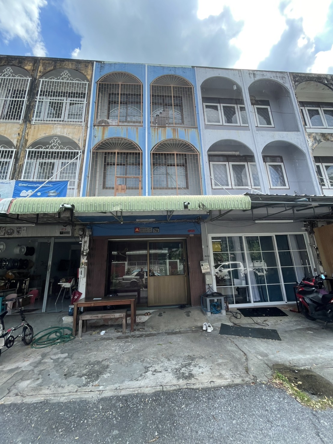 ขายอาคาร 15 ตารางวา 3 ชั้นต่อเติมเต็ม รามอินทรา671 เข้าซอย 150 เมตร ใกล้รถไฟฟ้า 200 เมตร(กม.6) 3นอน 3 น้ำ ใกล้ตลาด