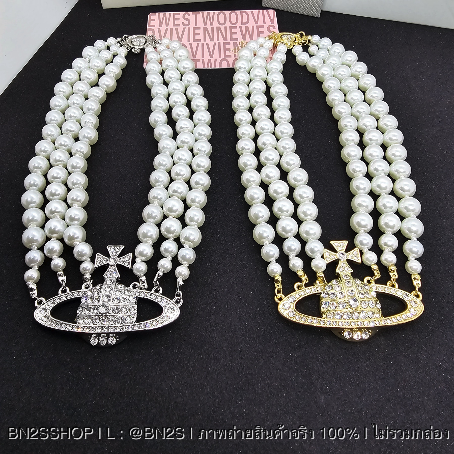 สีทอง | Vivienne Westwood สร้อยคอโชกเกอร์ VW Three Row Chocker ไข่มุก 3 ชั้น ห้อยจี้ดาวเสาร์อะไหล่เงิน ทอง งานปั๊มแบรนด์ด้านหลัง